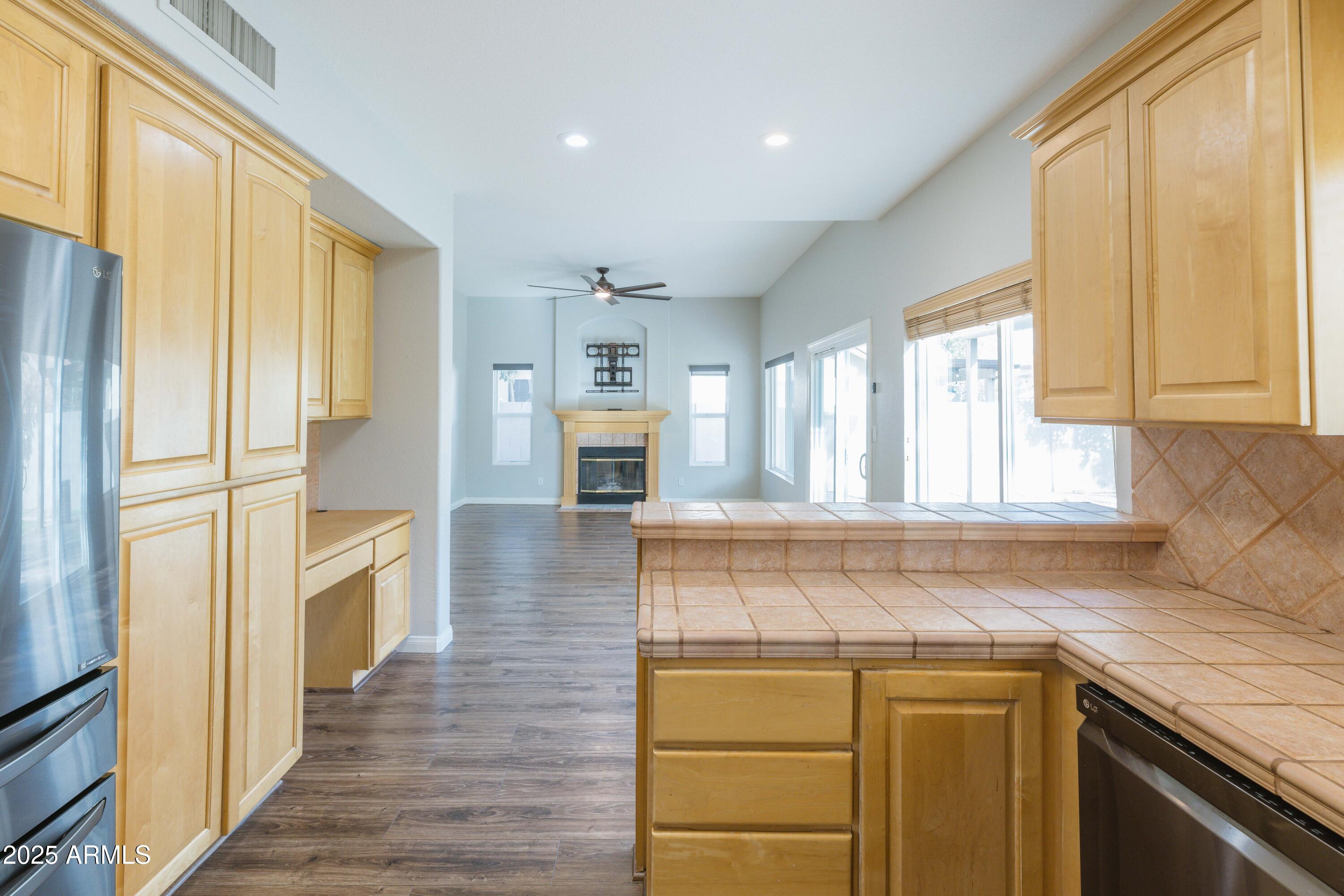 1249 W SEASCAPE Drive