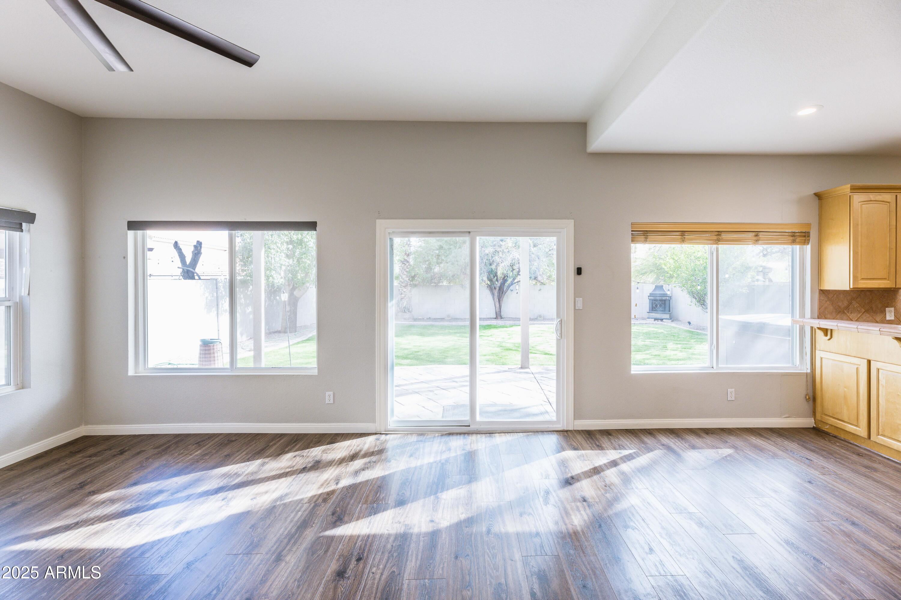 1249 W SEASCAPE Drive