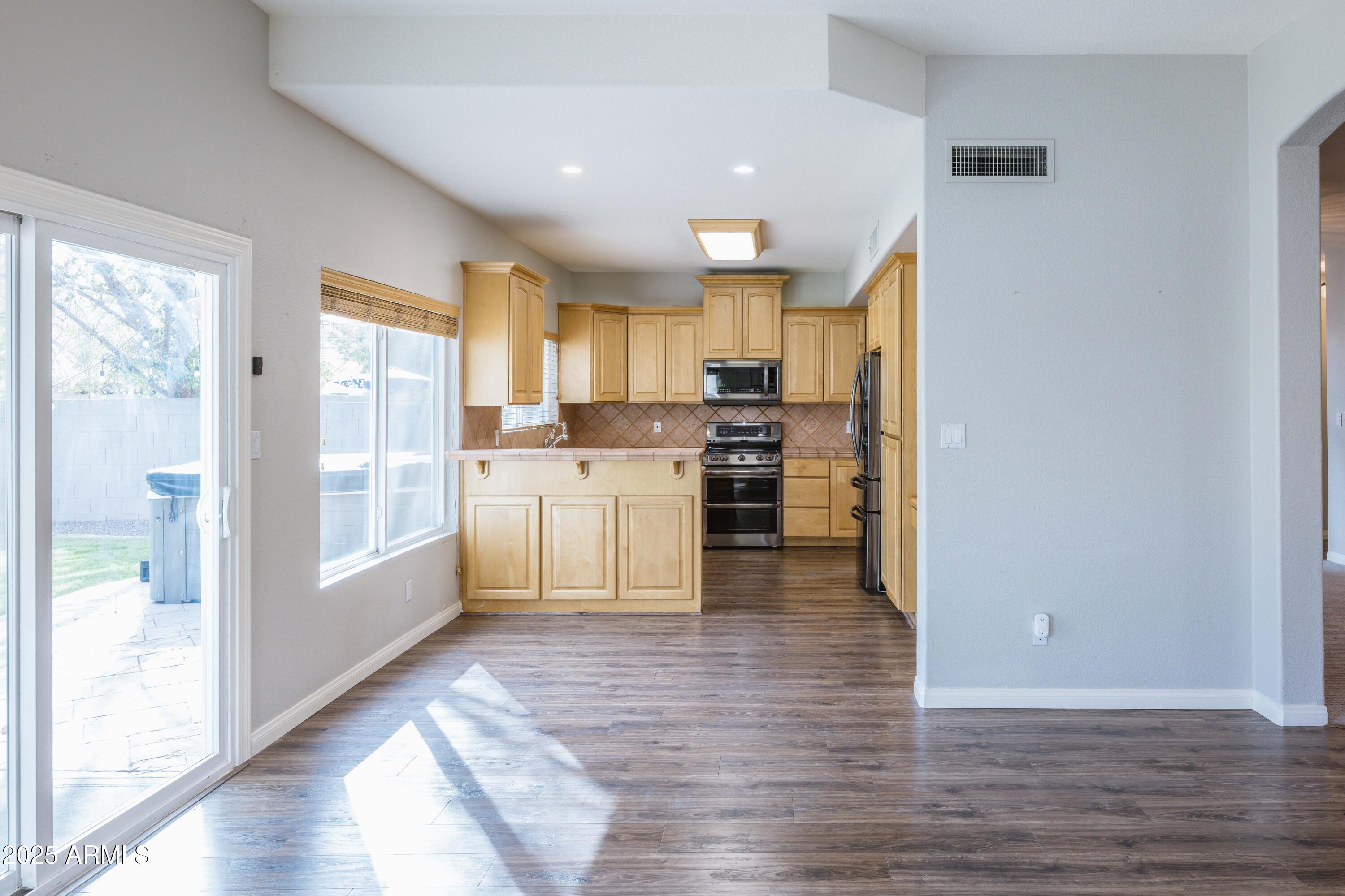 1249 W SEASCAPE Drive
