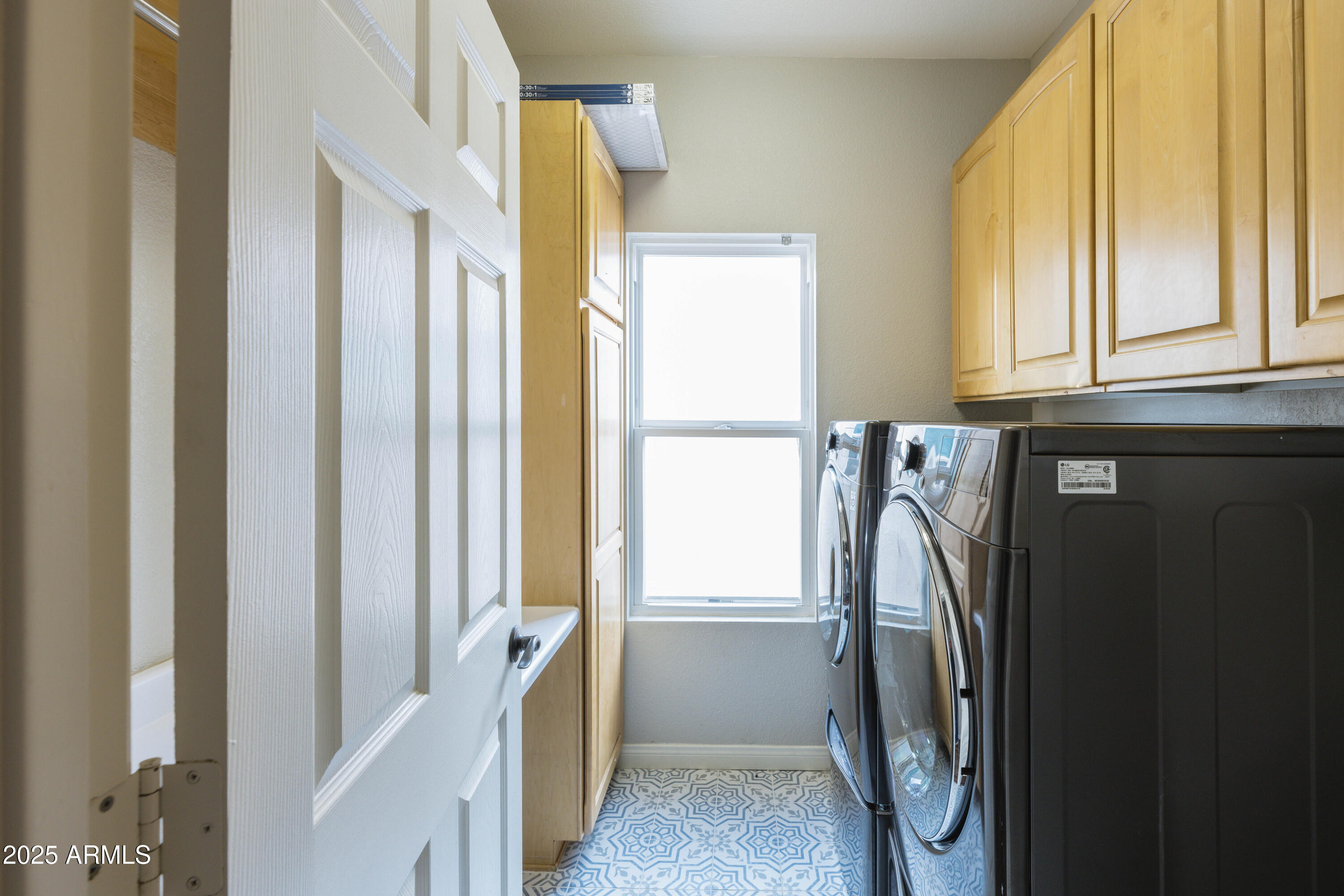 1249 W SEASCAPE Drive