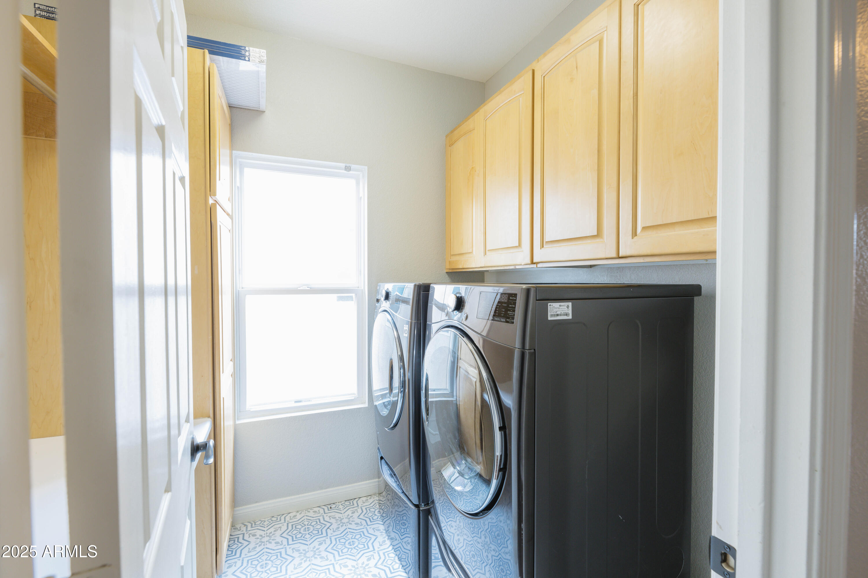 1249 W SEASCAPE Drive