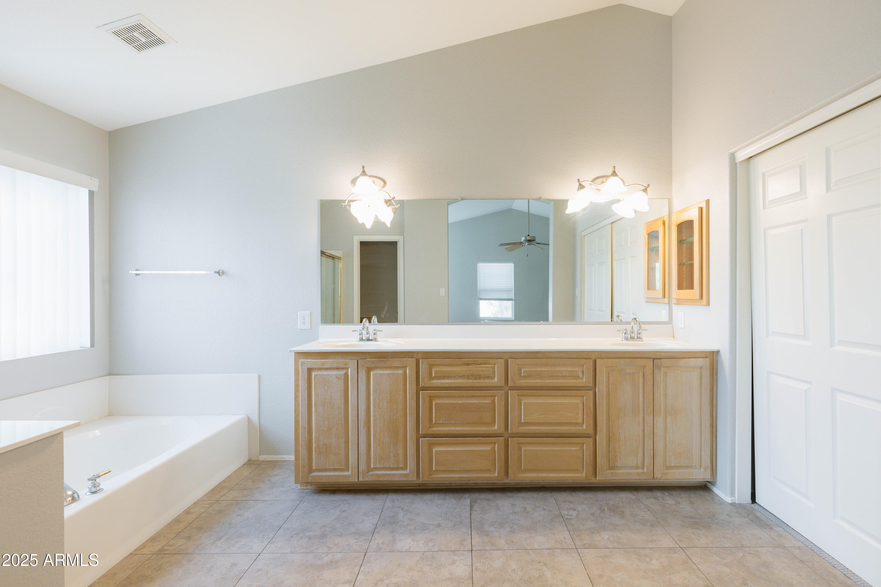 1249 W SEASCAPE Drive