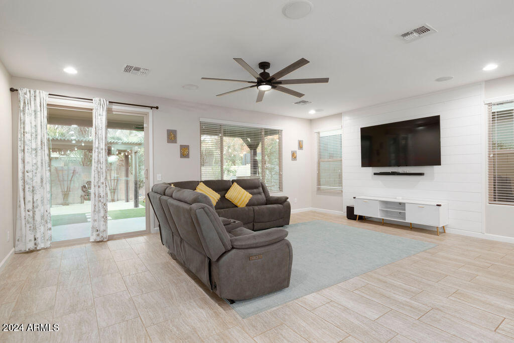 4084 E RAWHIDE Street