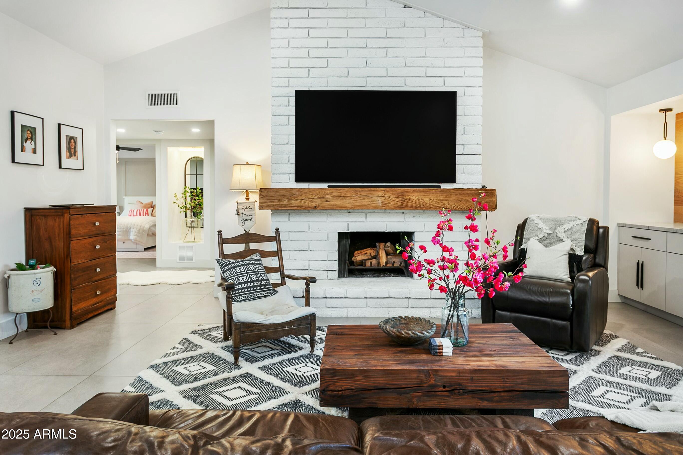 4625 E MOUNTAIN VIEW Road