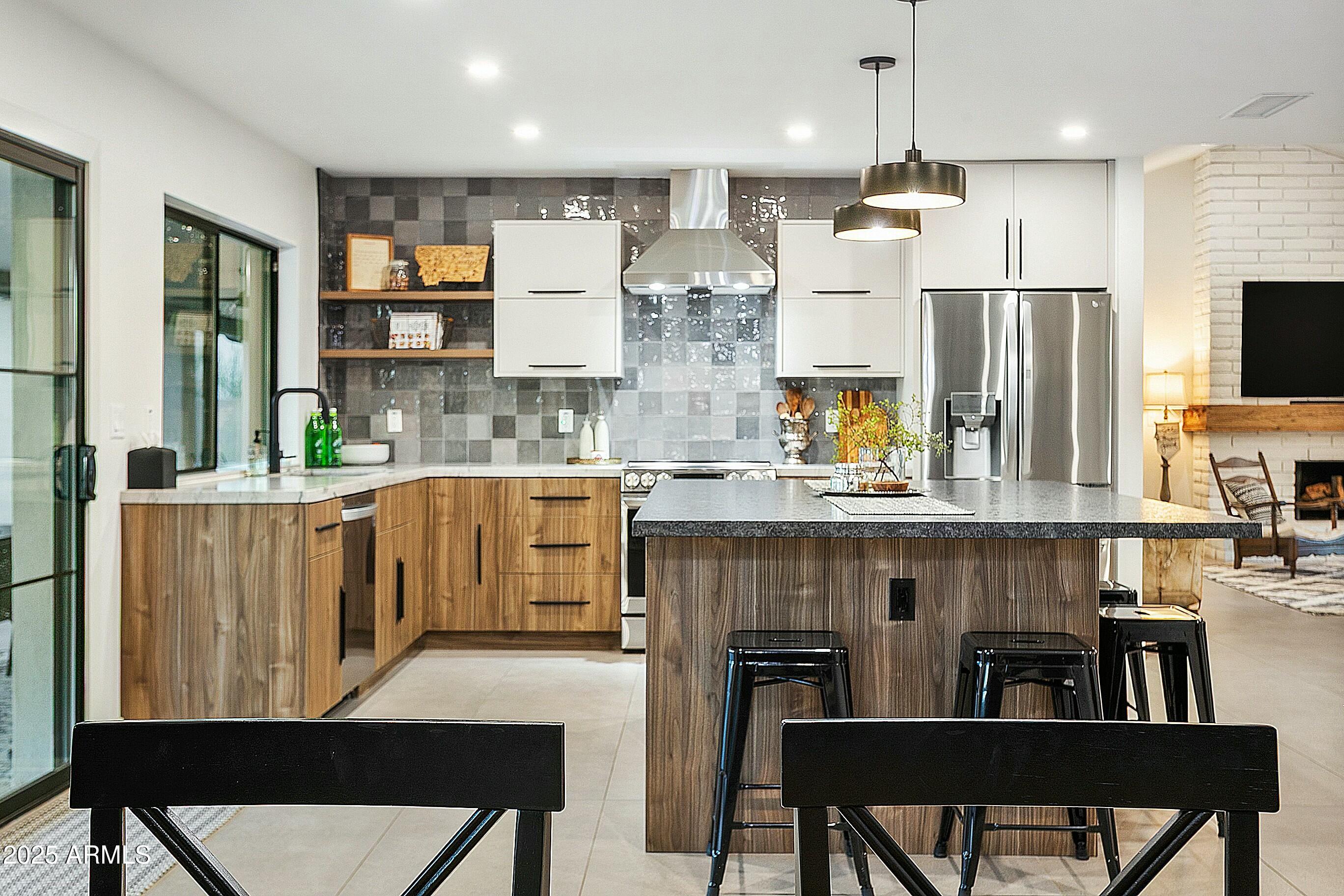 4625 E MOUNTAIN VIEW Road