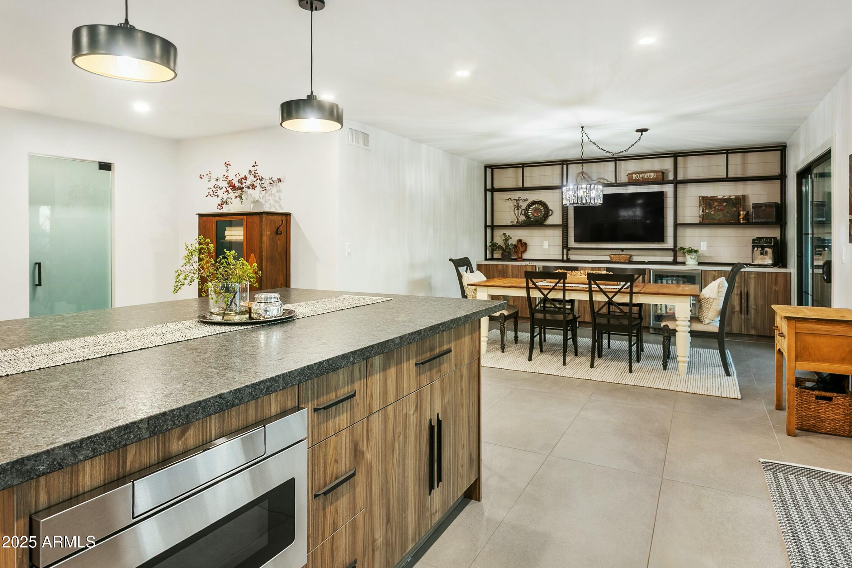 4625 E MOUNTAIN VIEW Road