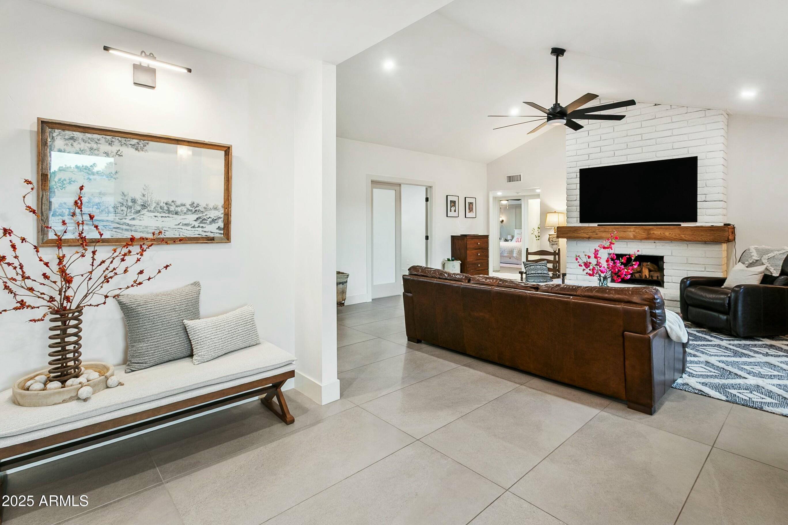 4625 E MOUNTAIN VIEW Road