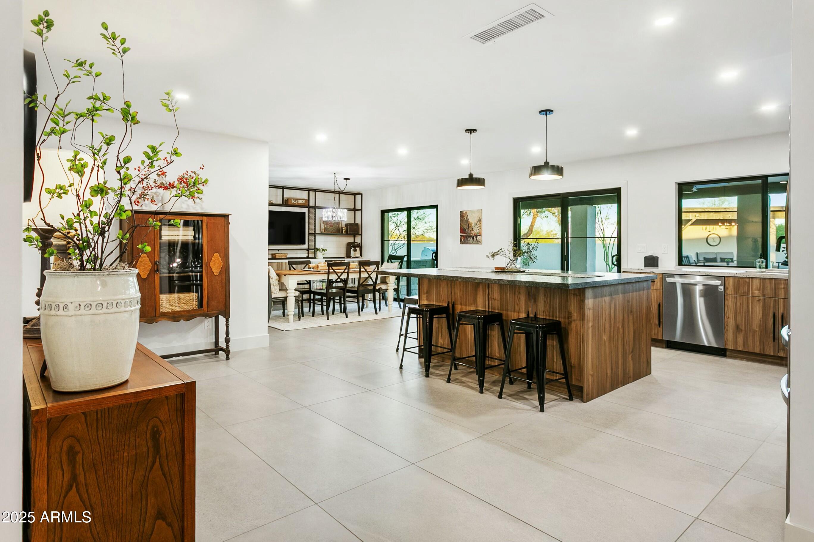 4625 E MOUNTAIN VIEW Road