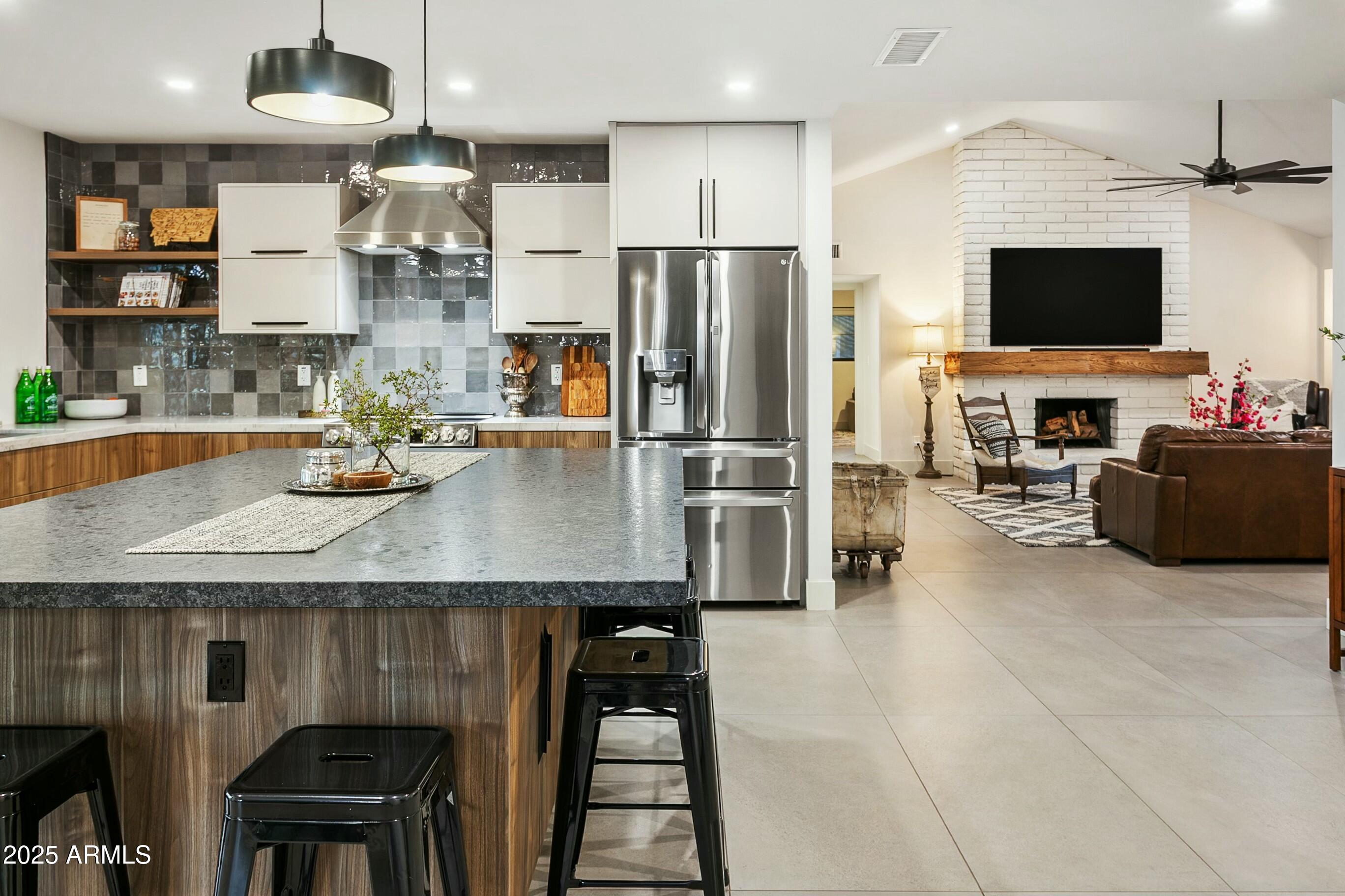 4625 E MOUNTAIN VIEW Road