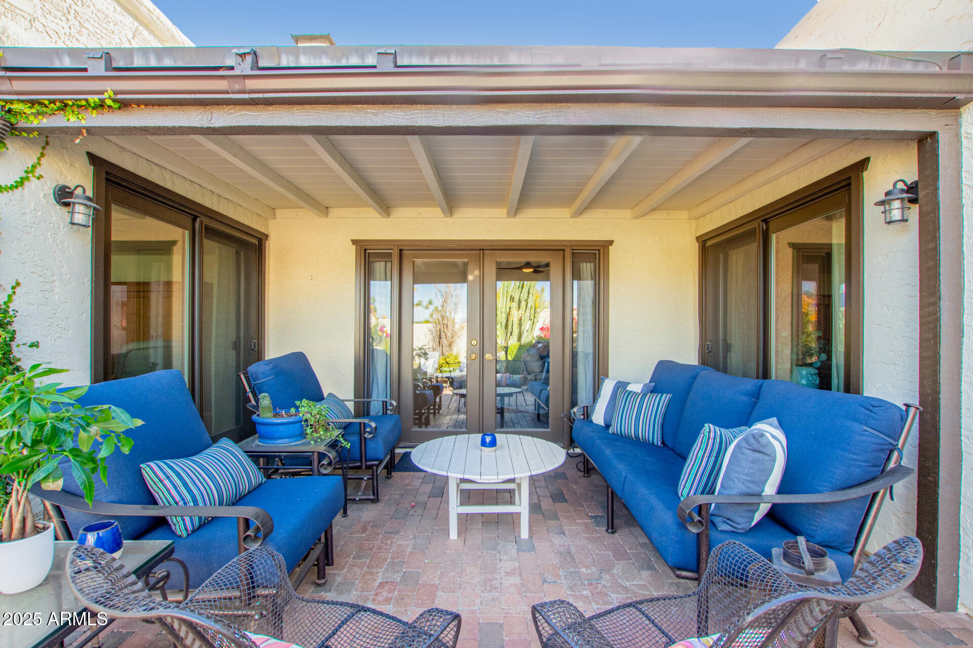 7332 E MONTEBELLO Avenue