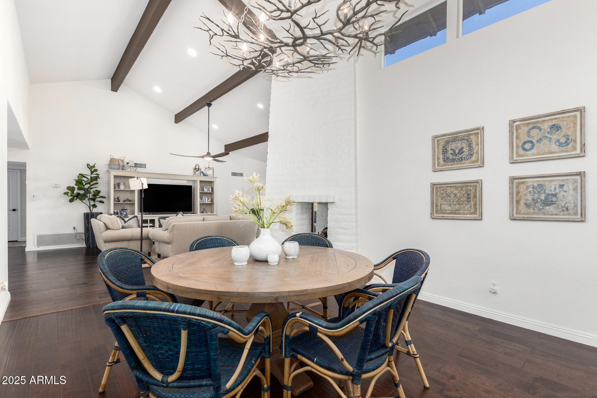 7332 E MONTEBELLO Avenue