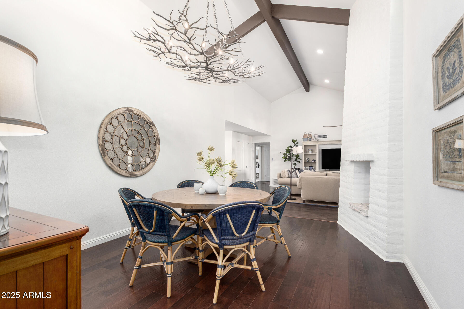 7332 E MONTEBELLO Avenue