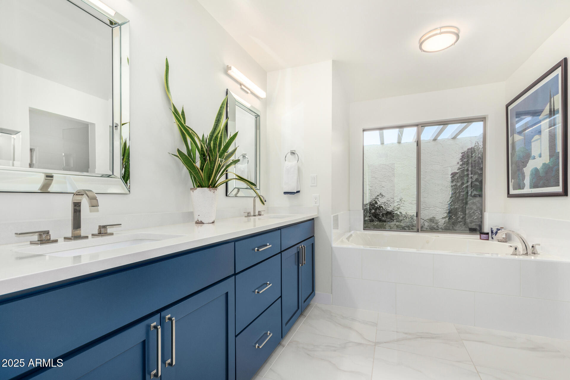 7332 E MONTEBELLO Avenue