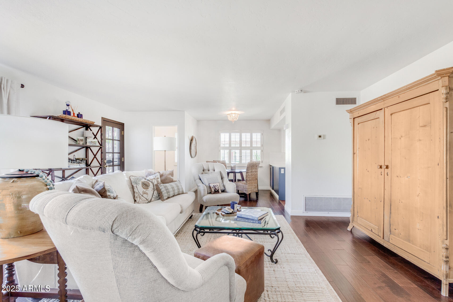 7332 E MONTEBELLO Avenue