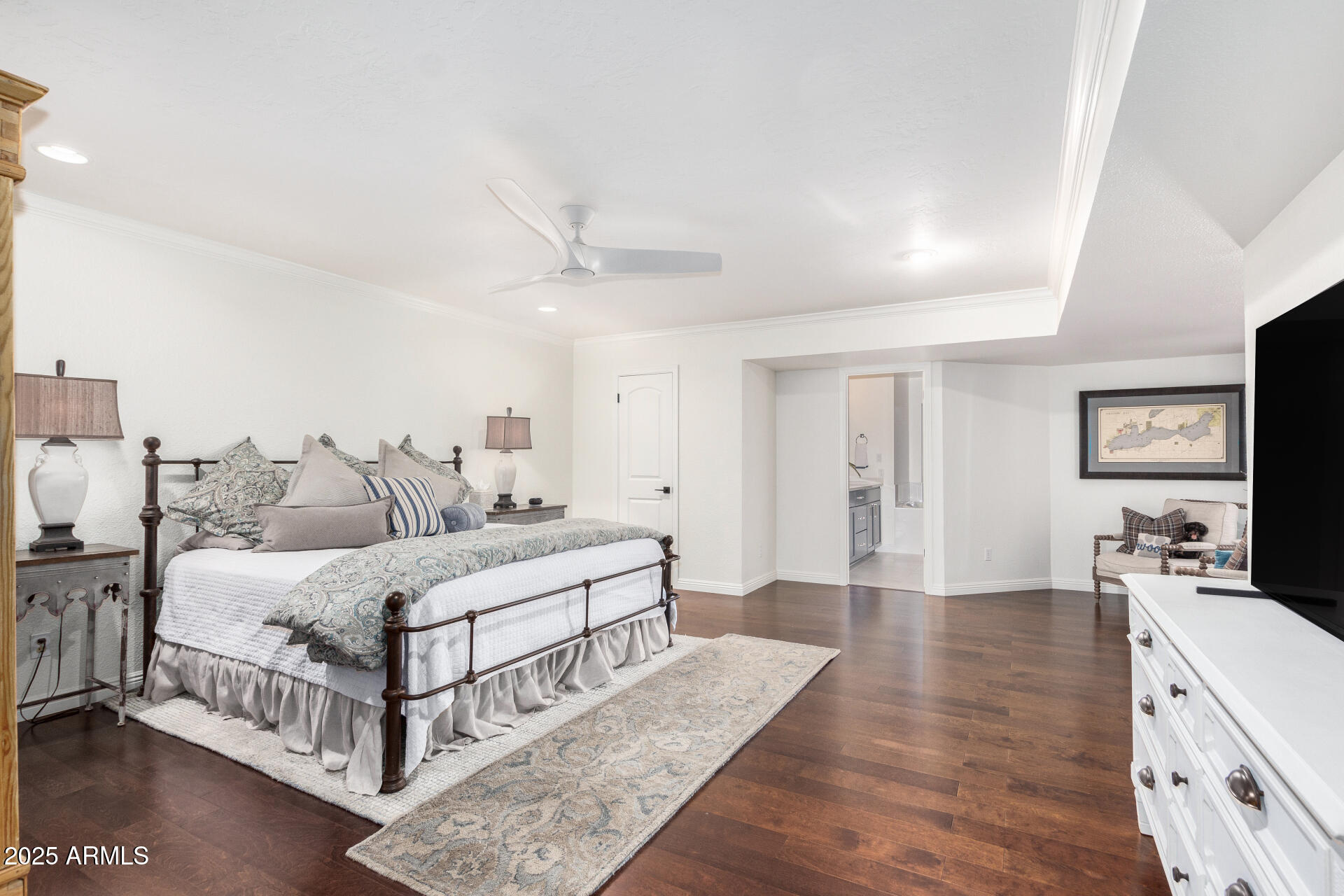 7332 E MONTEBELLO Avenue