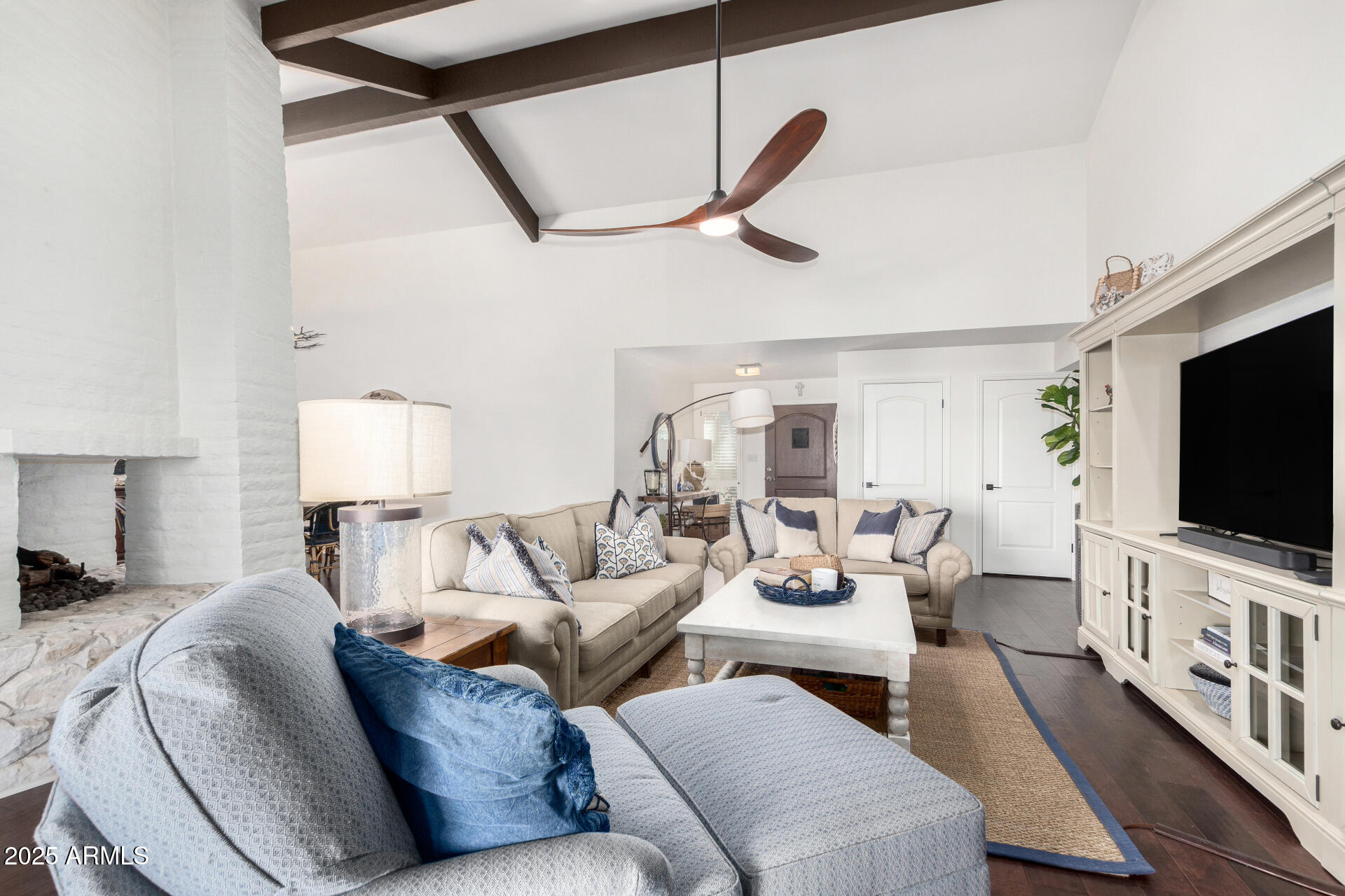 7332 E MONTEBELLO Avenue