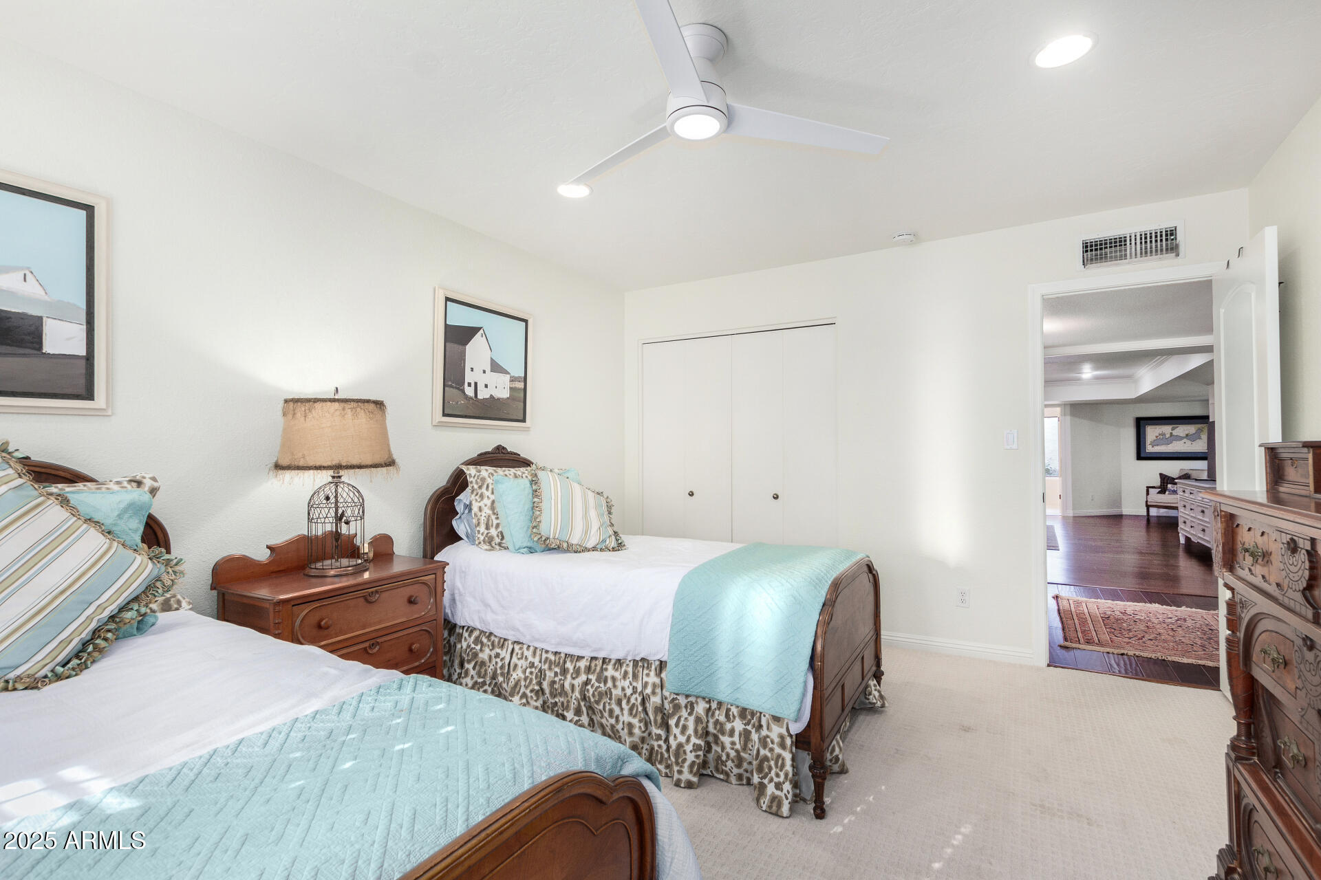 7332 E MONTEBELLO Avenue