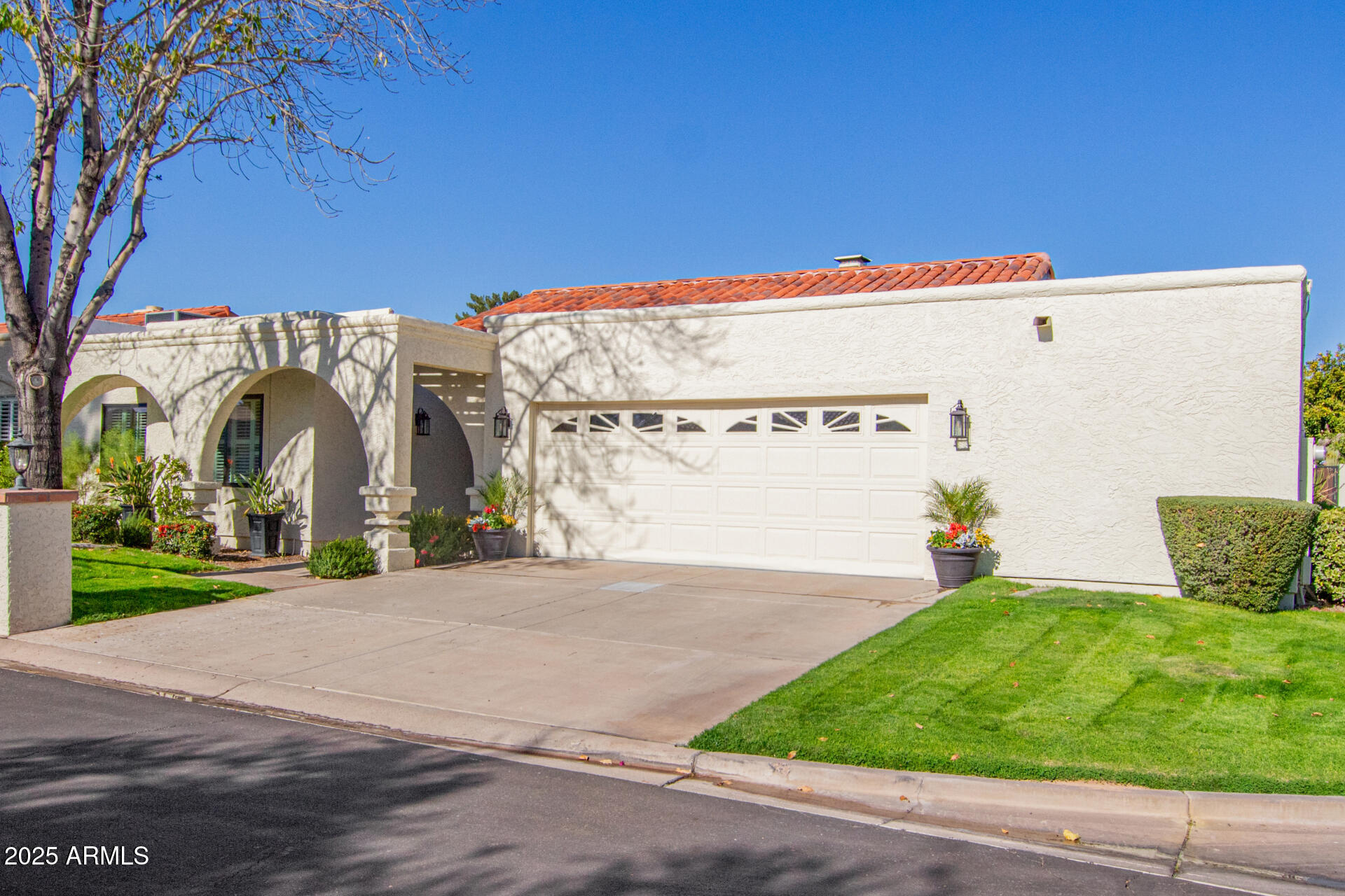 7332 E MONTEBELLO Avenue