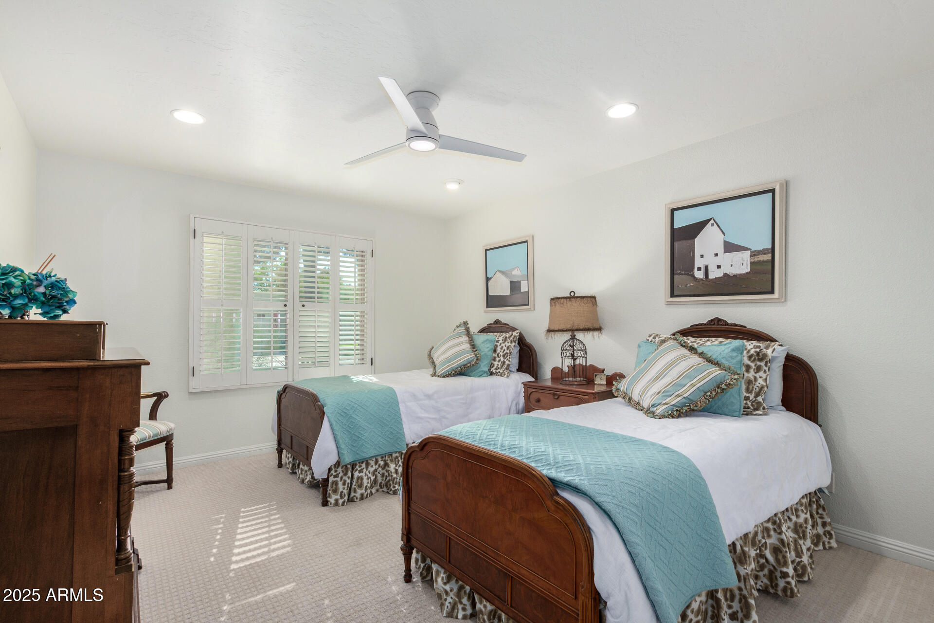 7332 E MONTEBELLO Avenue