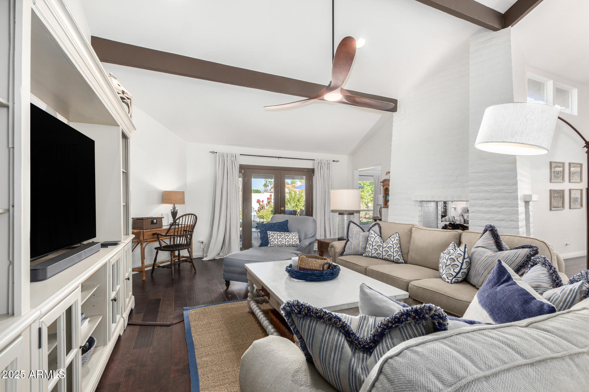 7332 E MONTEBELLO Avenue