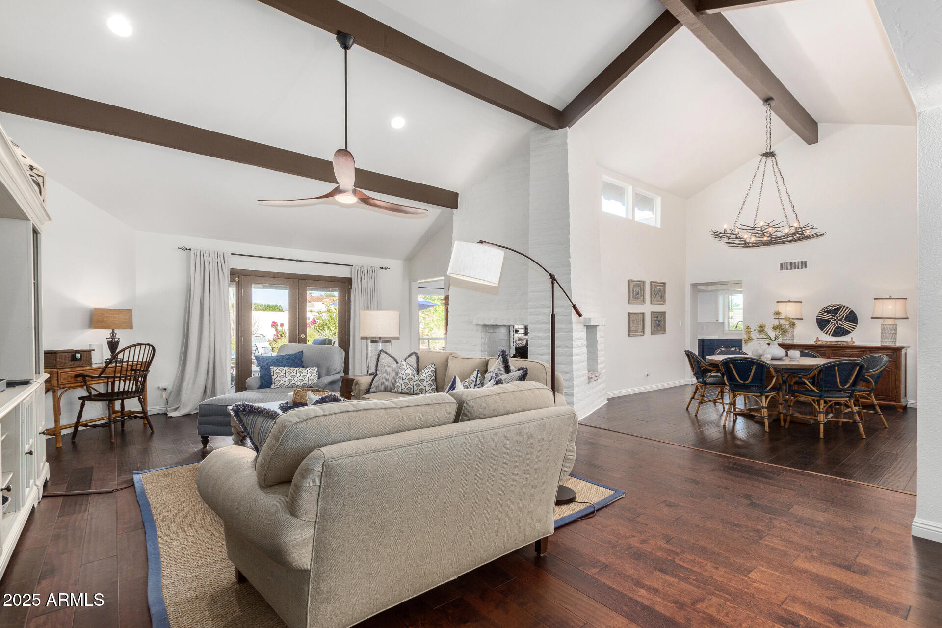 7332 E MONTEBELLO Avenue