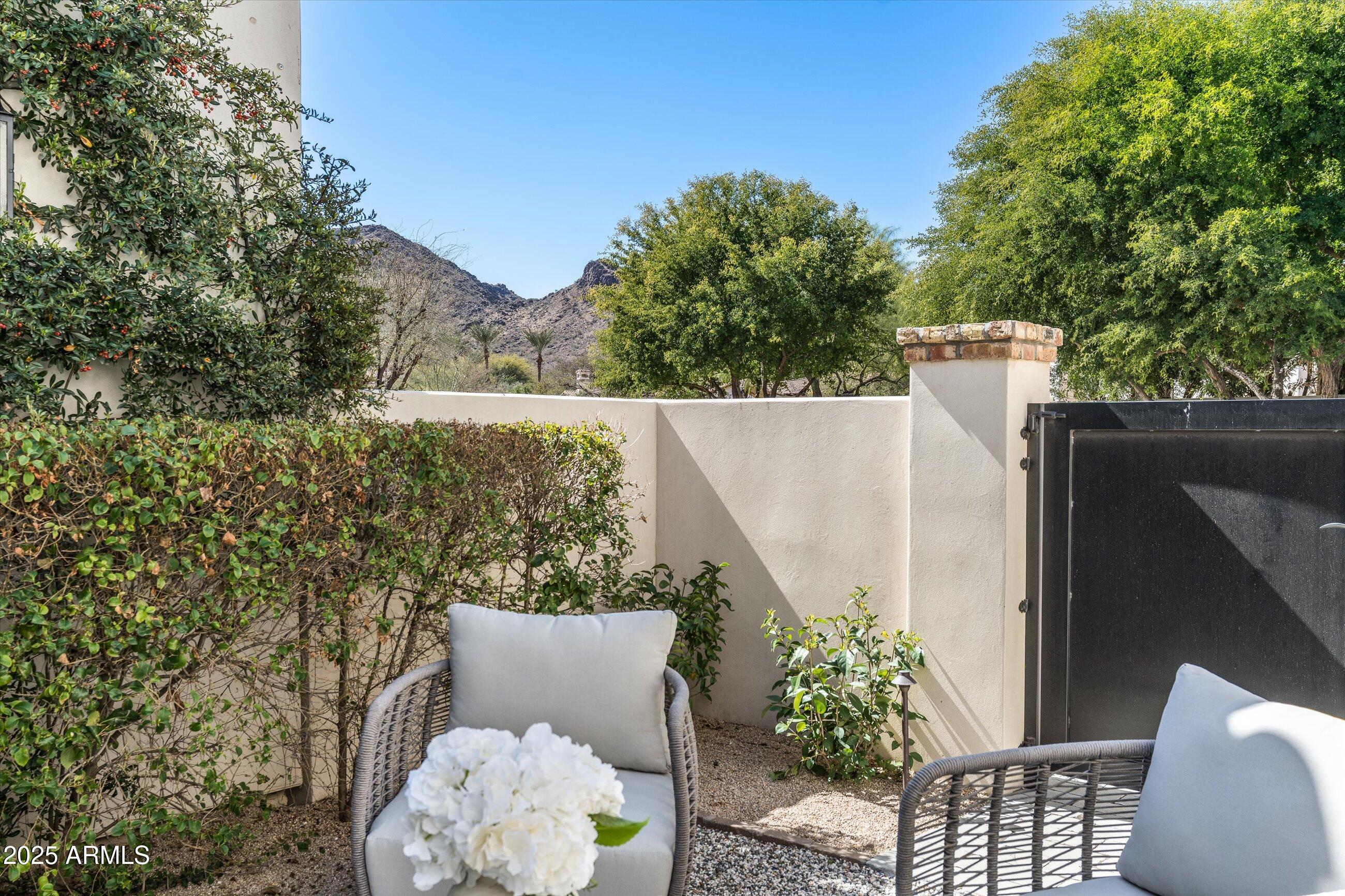 5858 E CABALLO Drive