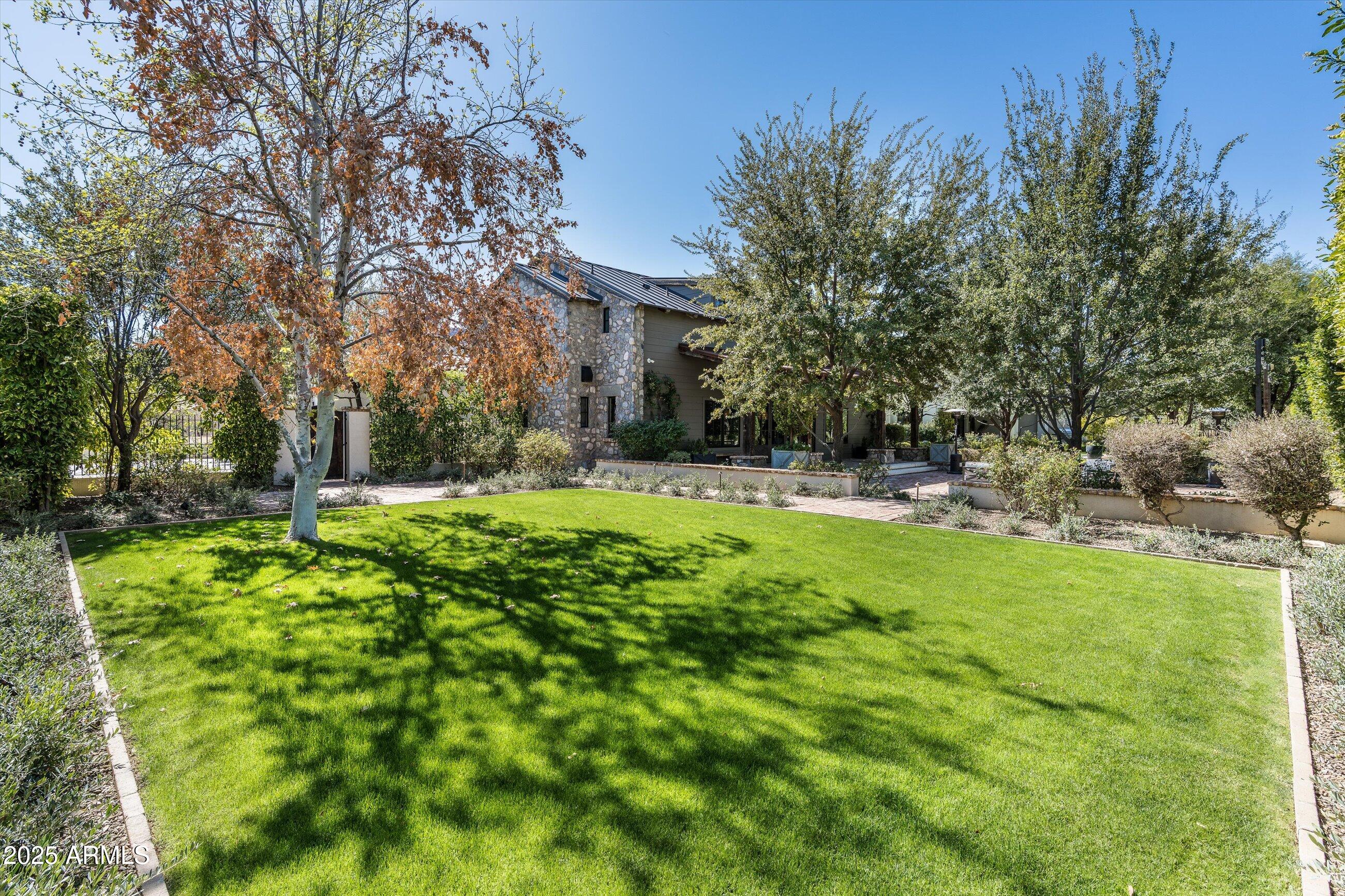 5858 E CABALLO Drive