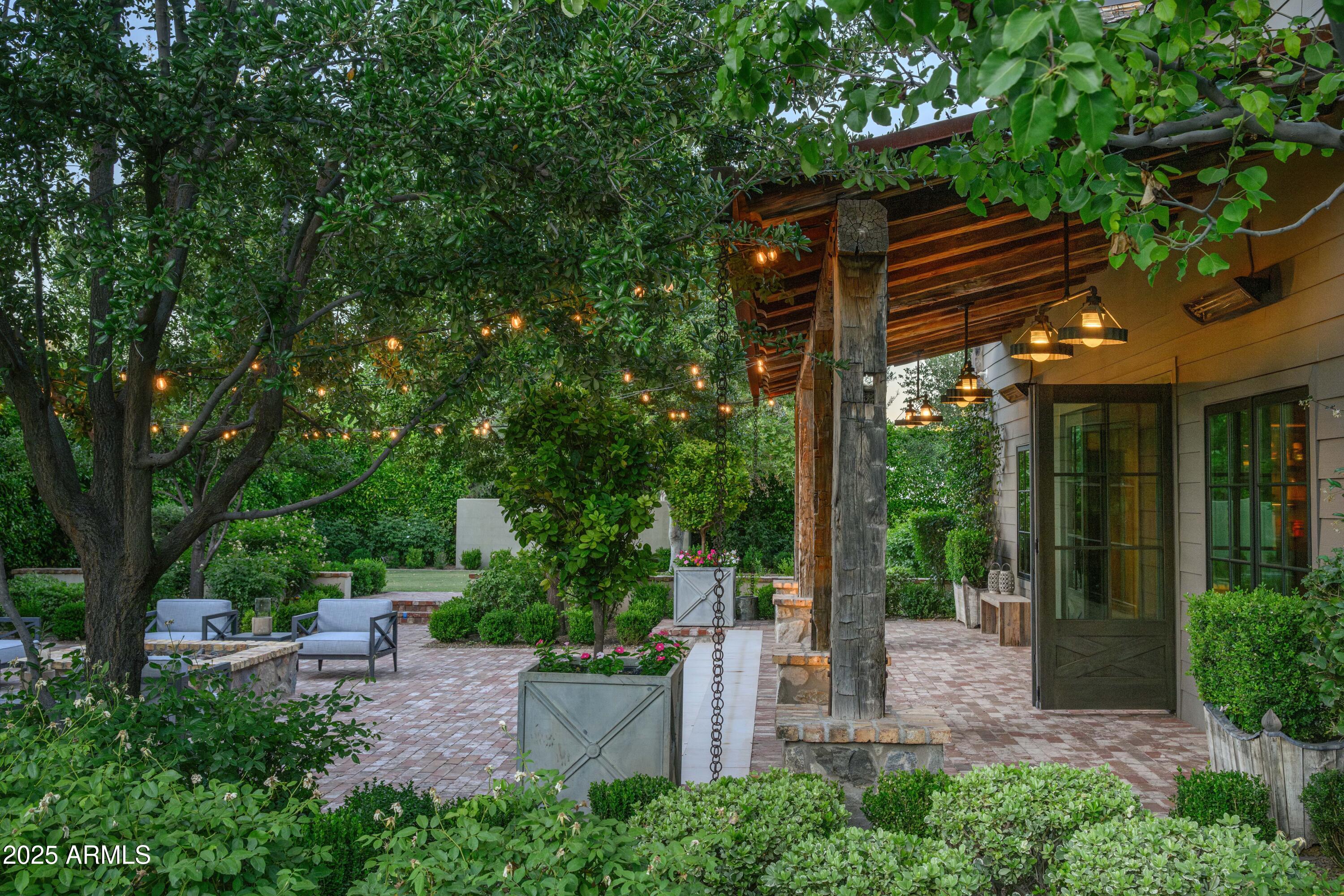 5858 E CABALLO Drive