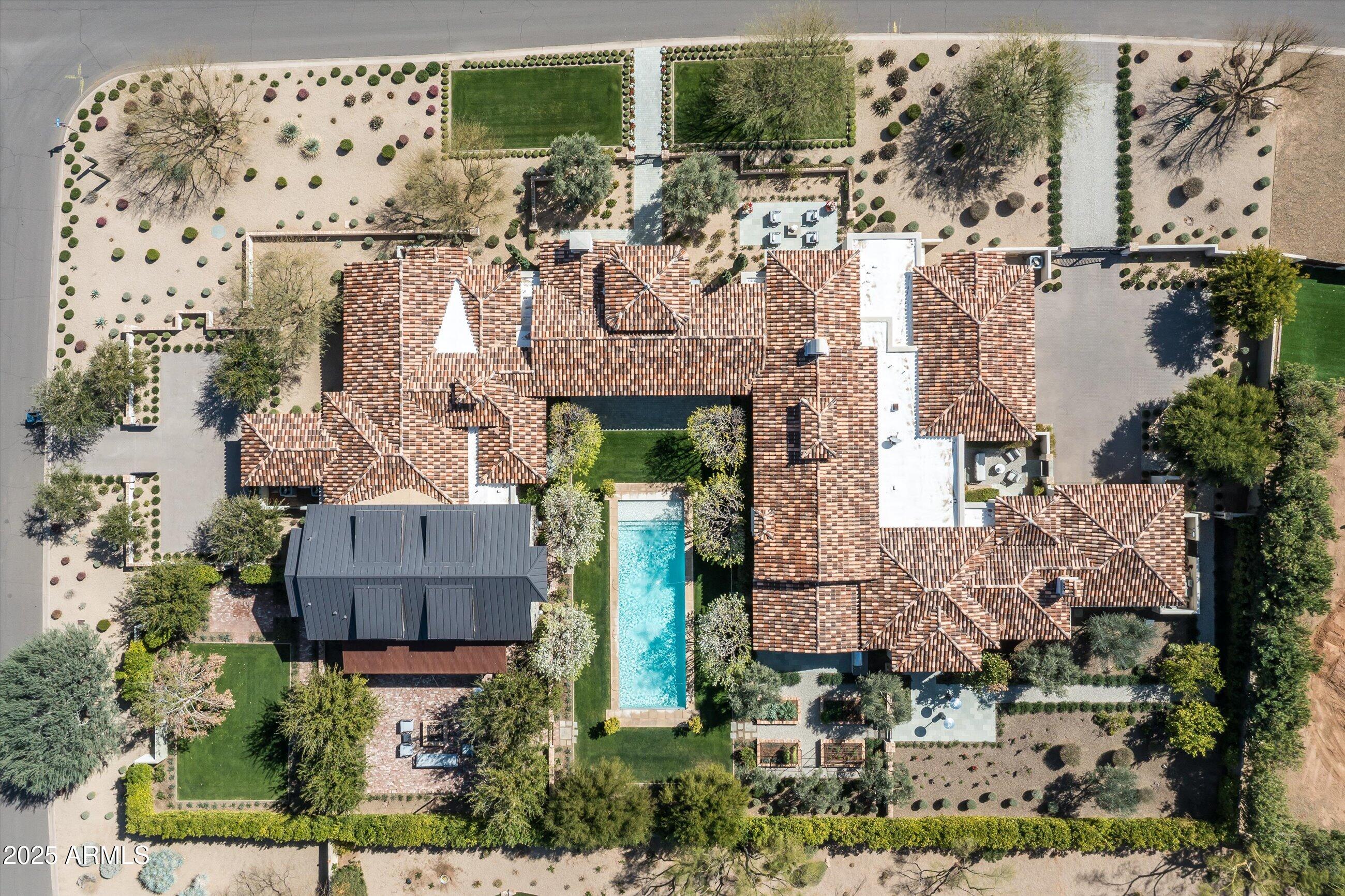 5858 E CABALLO Drive