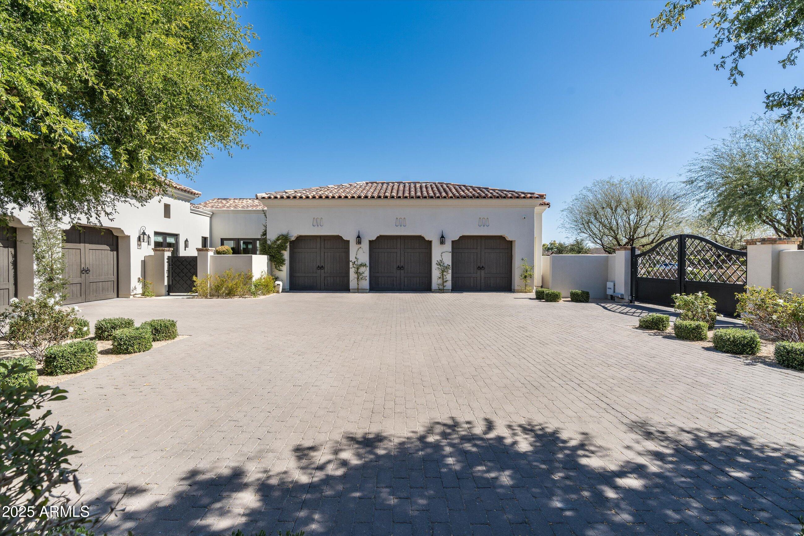 5858 E CABALLO Drive