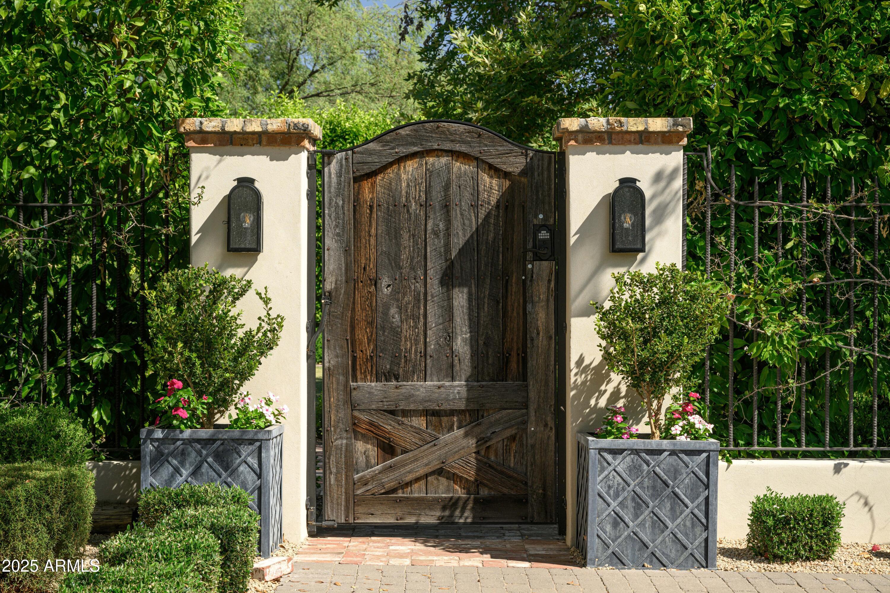 5858 E CABALLO Drive