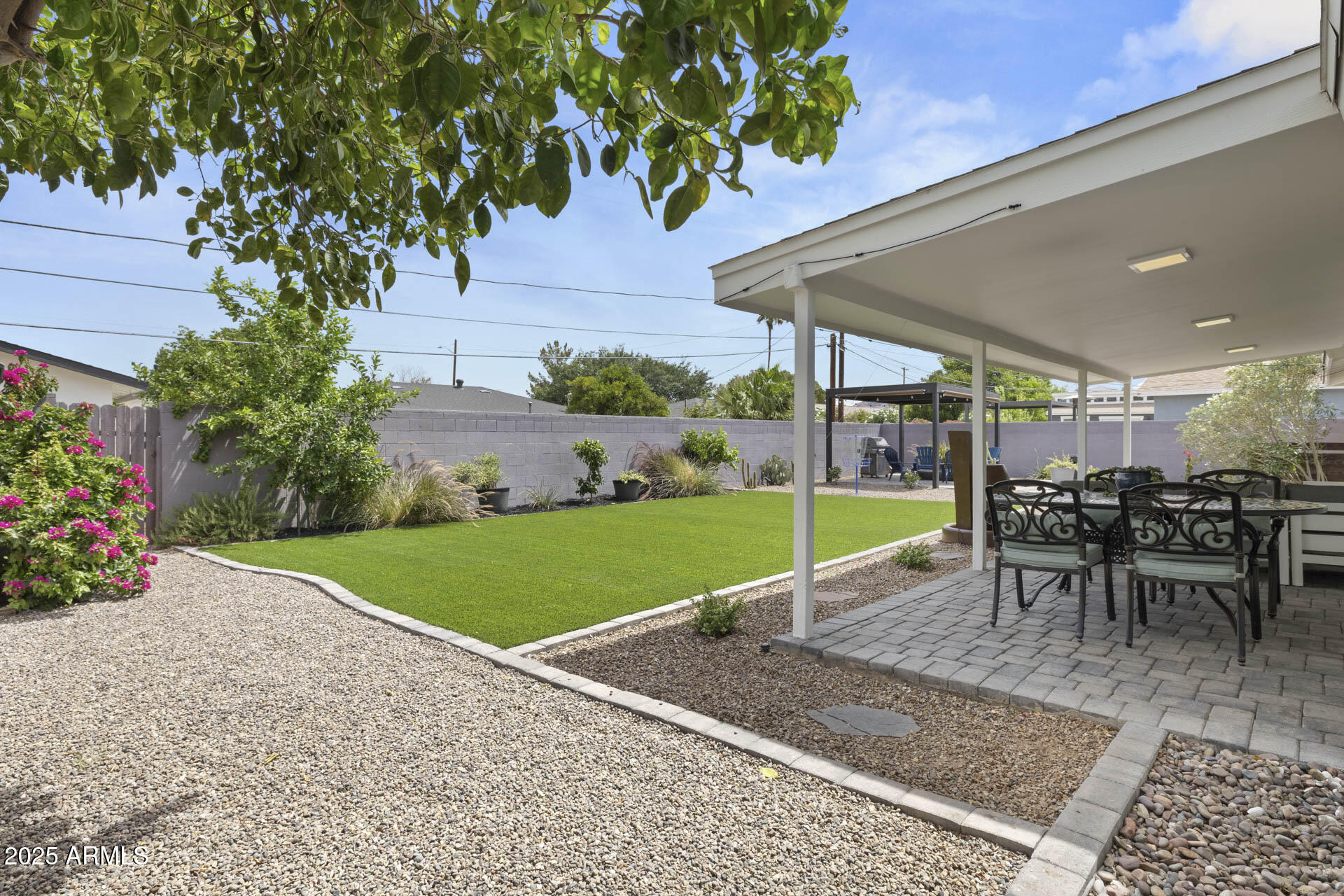 3040 E GLENROSA Avenue