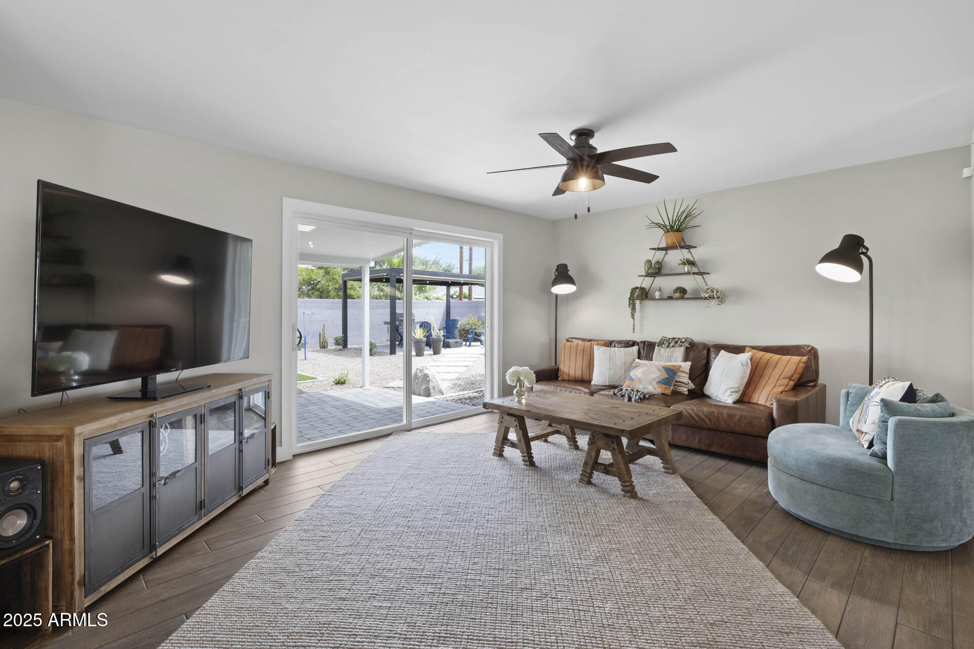 3040 E GLENROSA Avenue