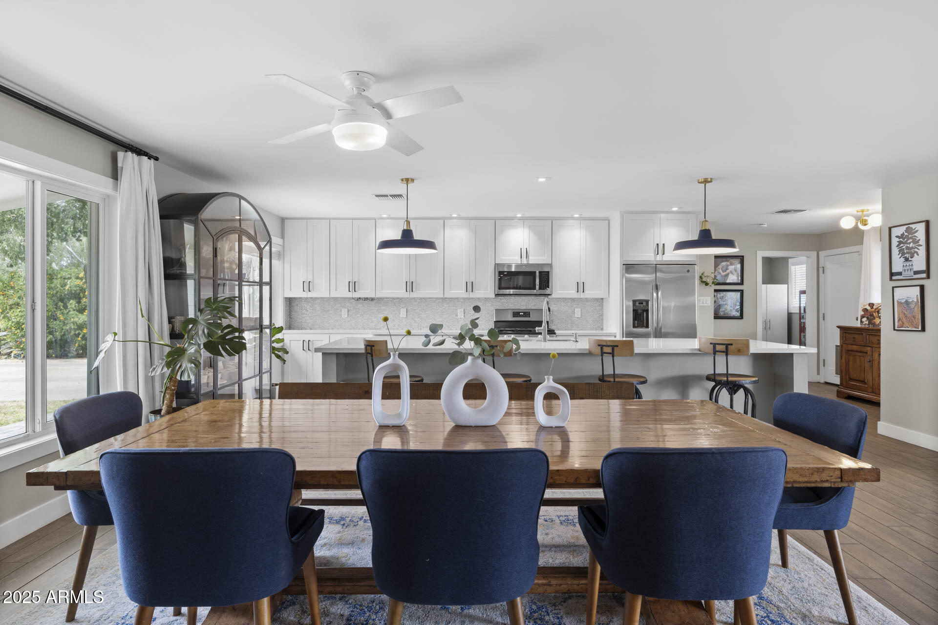 3040 E GLENROSA Avenue