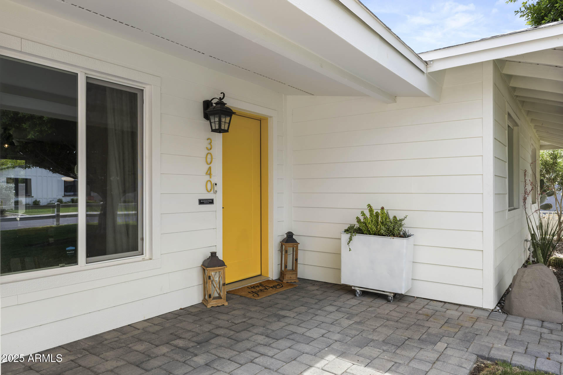 3040 E GLENROSA Avenue