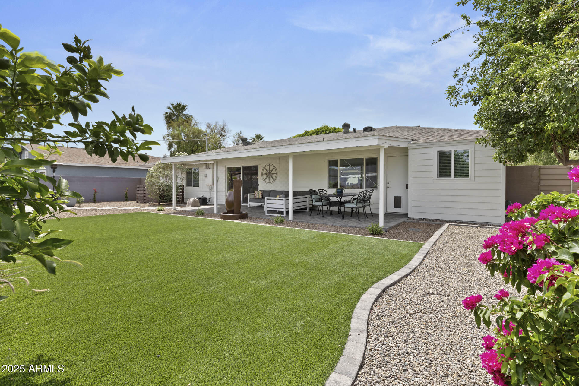 3040 E GLENROSA Avenue