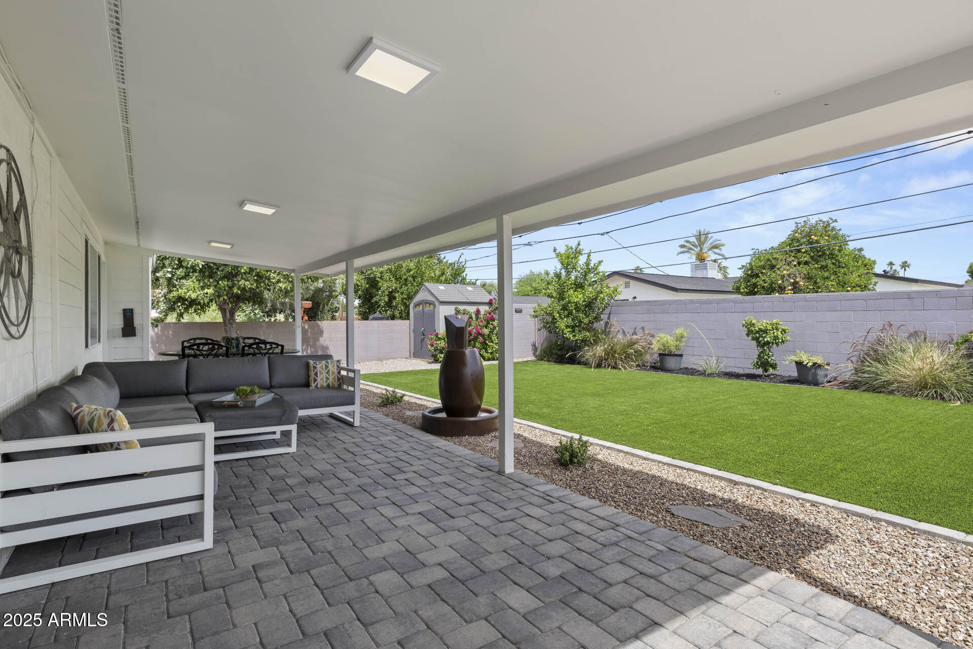 3040 E GLENROSA Avenue