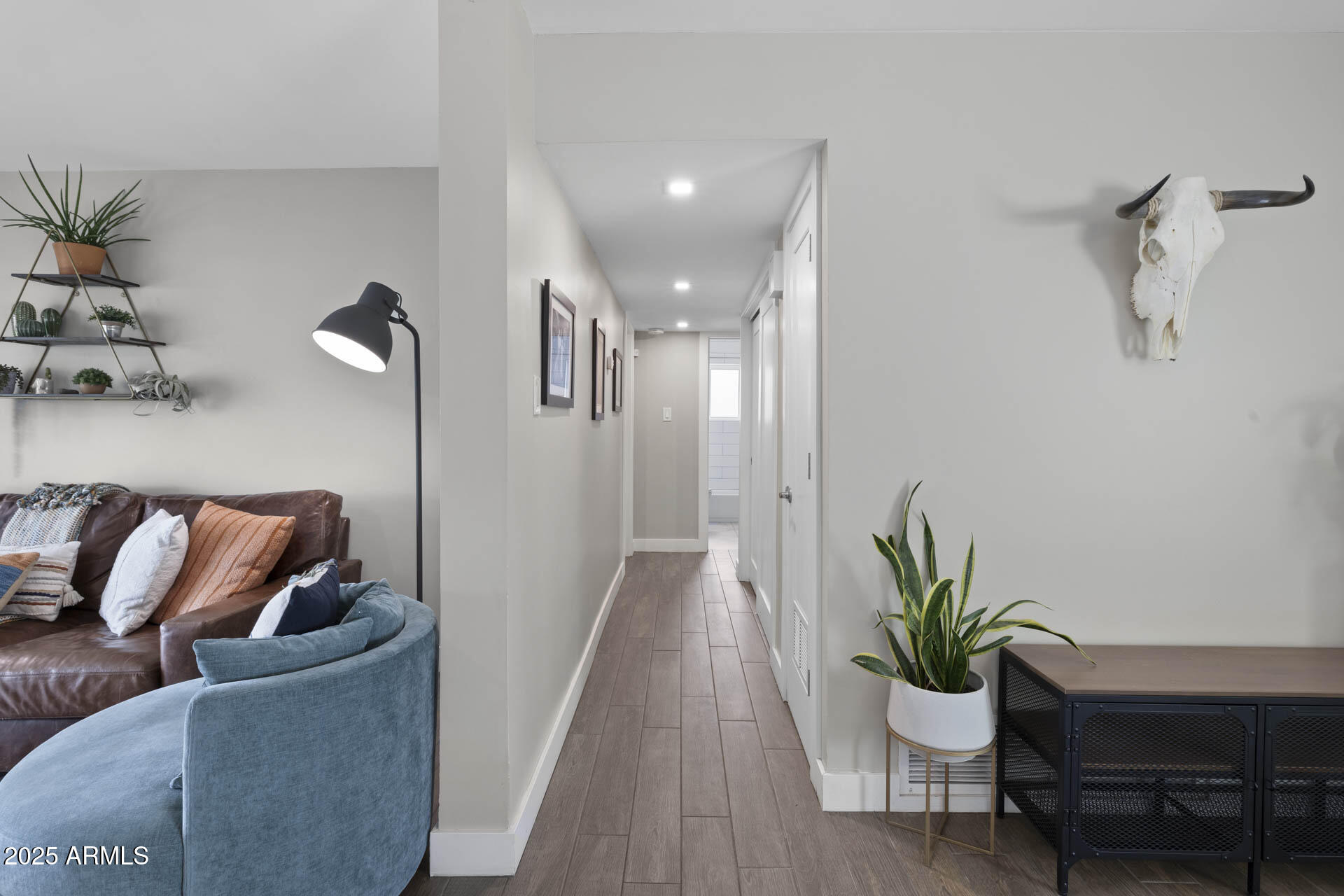 3040 E GLENROSA Avenue