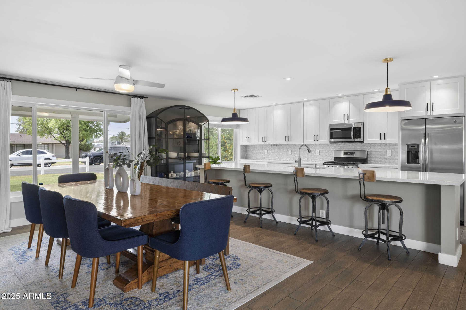 3040 E GLENROSA Avenue