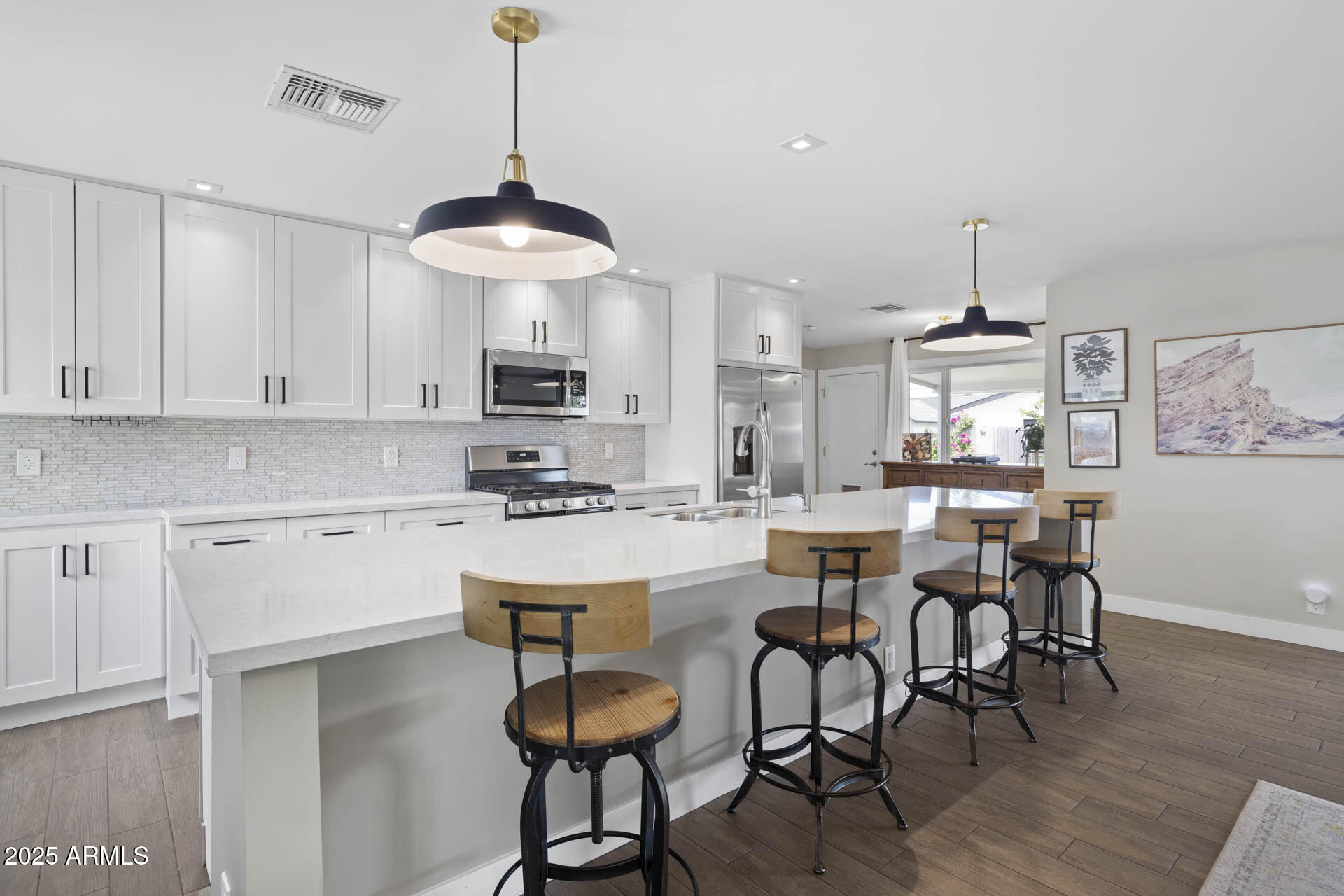 3040 E GLENROSA Avenue