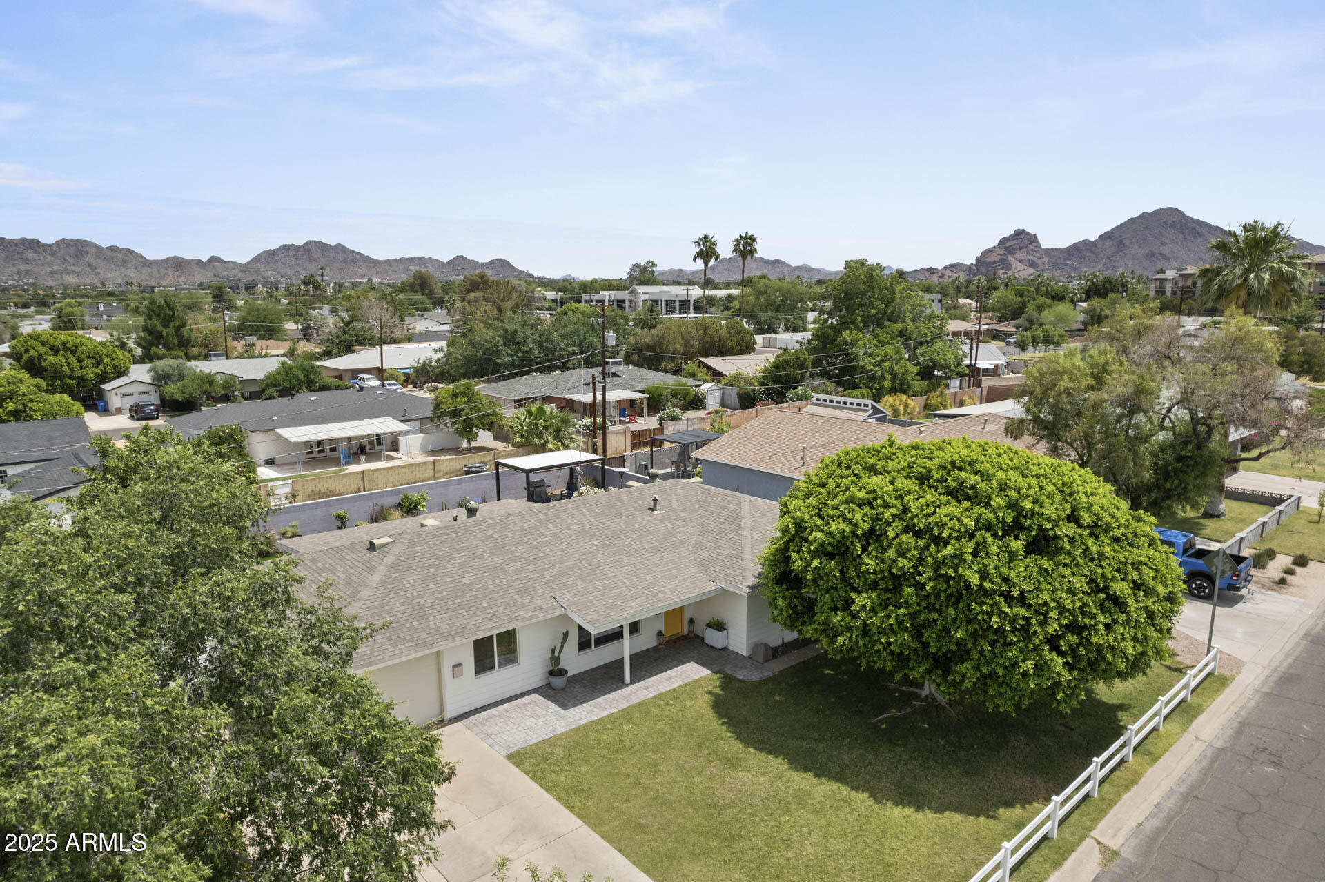 3040 E GLENROSA Avenue