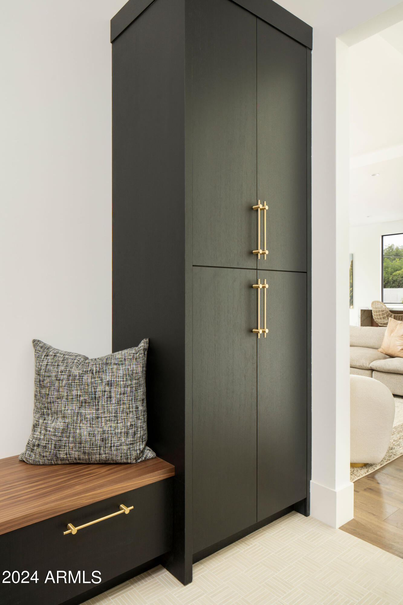 4501 E TURNEY Avenue