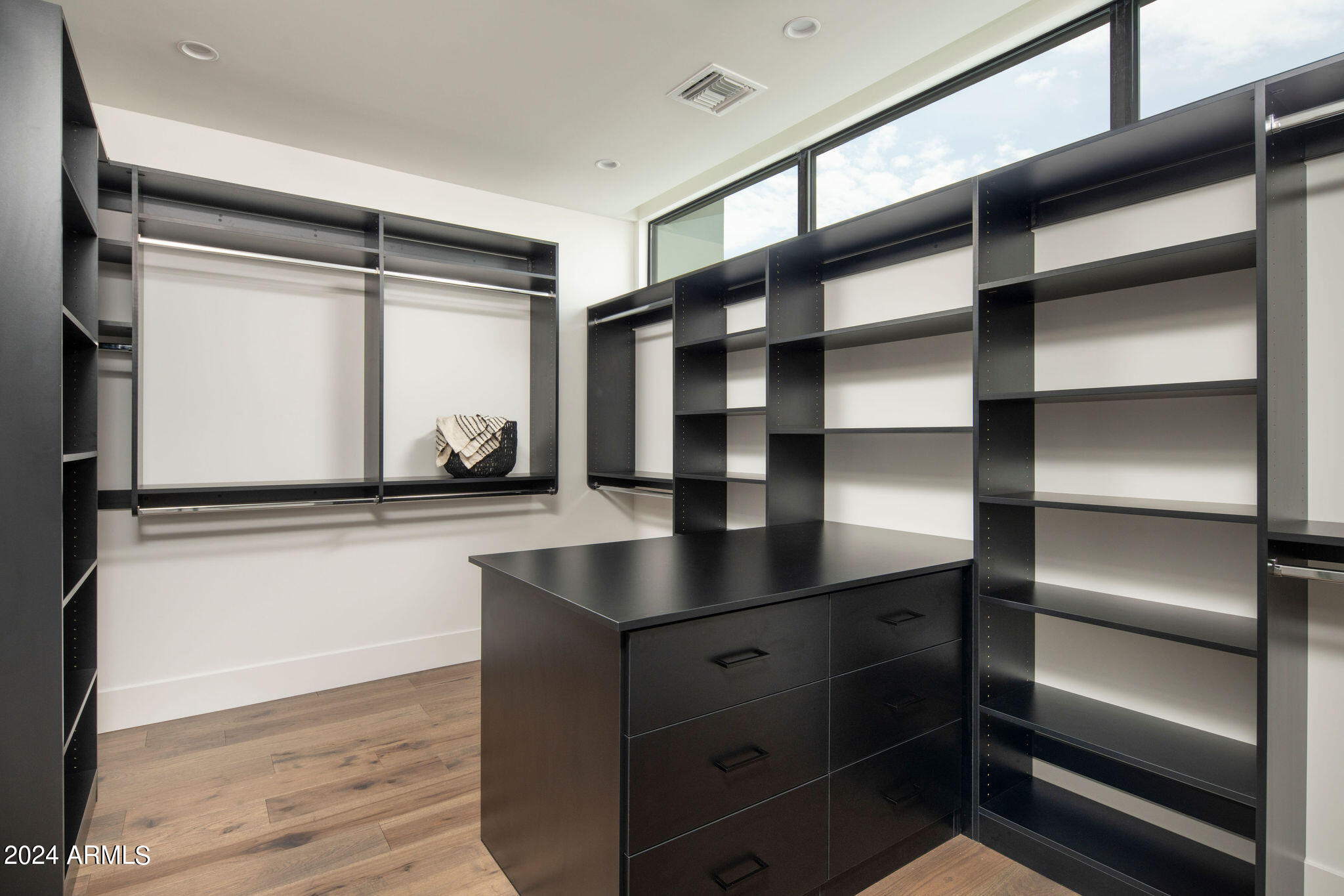 4501 E TURNEY Avenue