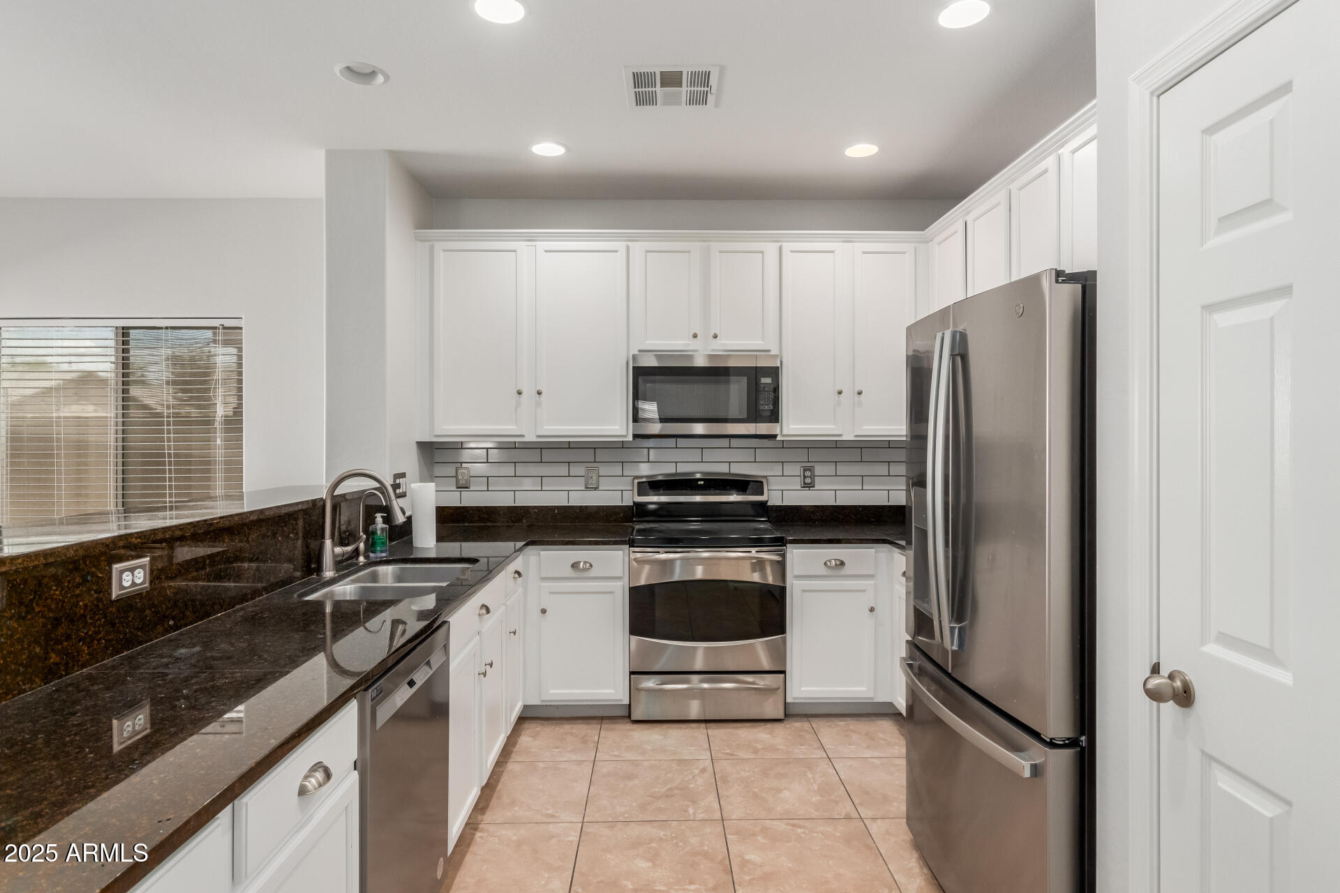 41444 W CAPISTRANO Drive