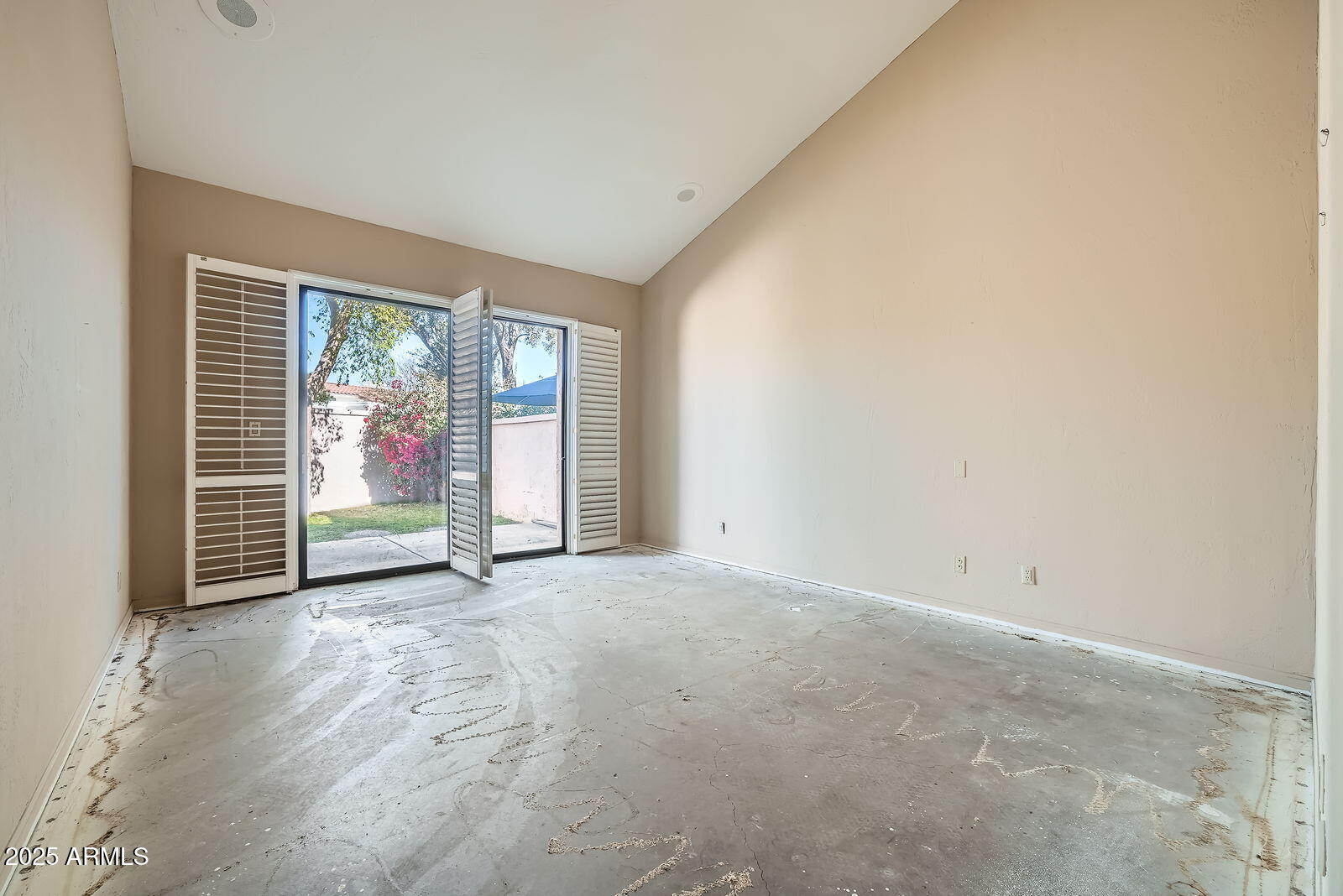 10062 E CINNABAR Avenue