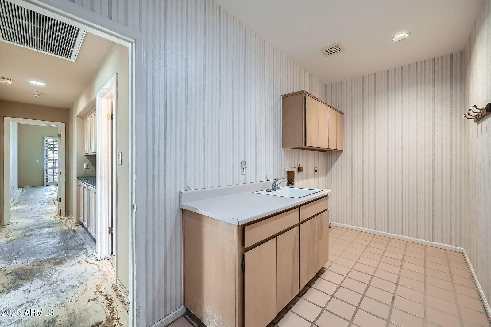 10062 E CINNABAR Avenue