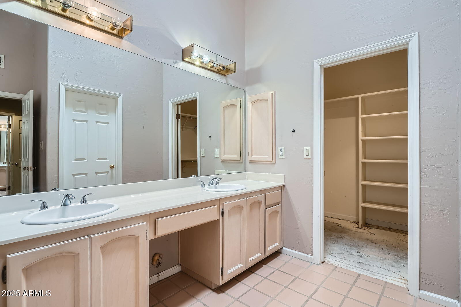 10062 E CINNABAR Avenue