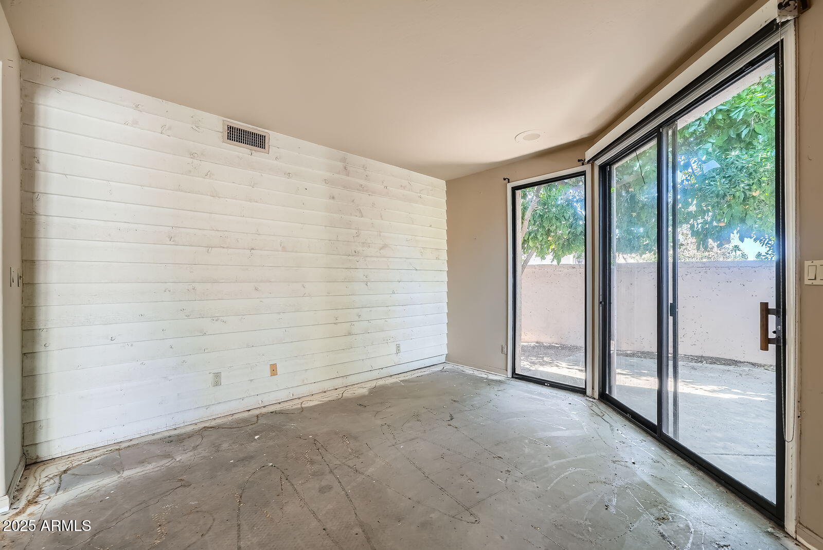 10062 E CINNABAR Avenue