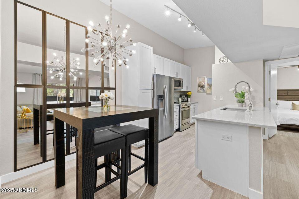 1385 W UNIVERSITY Avenue 202