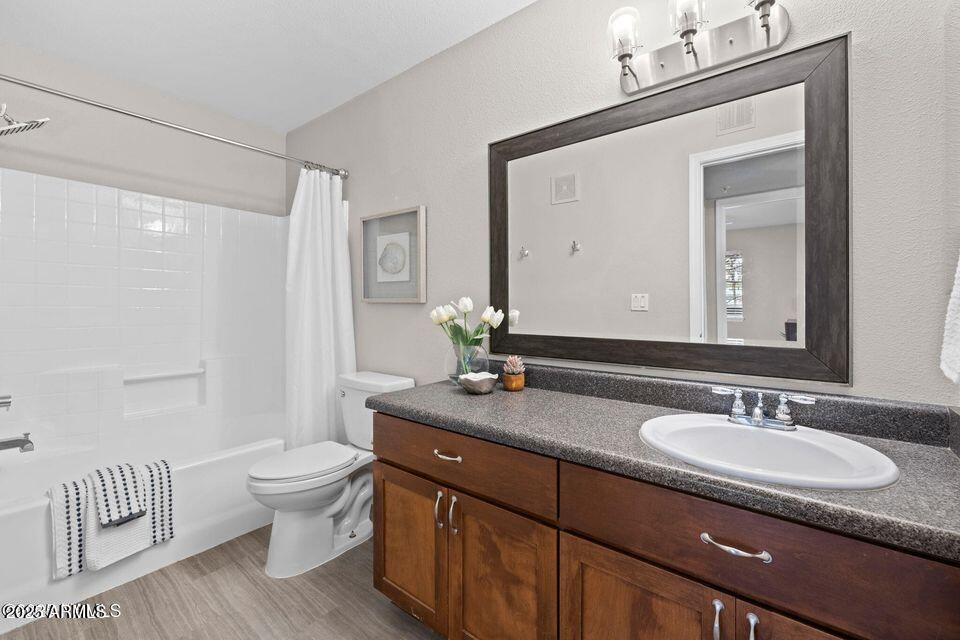 1385 W UNIVERSITY Avenue 202